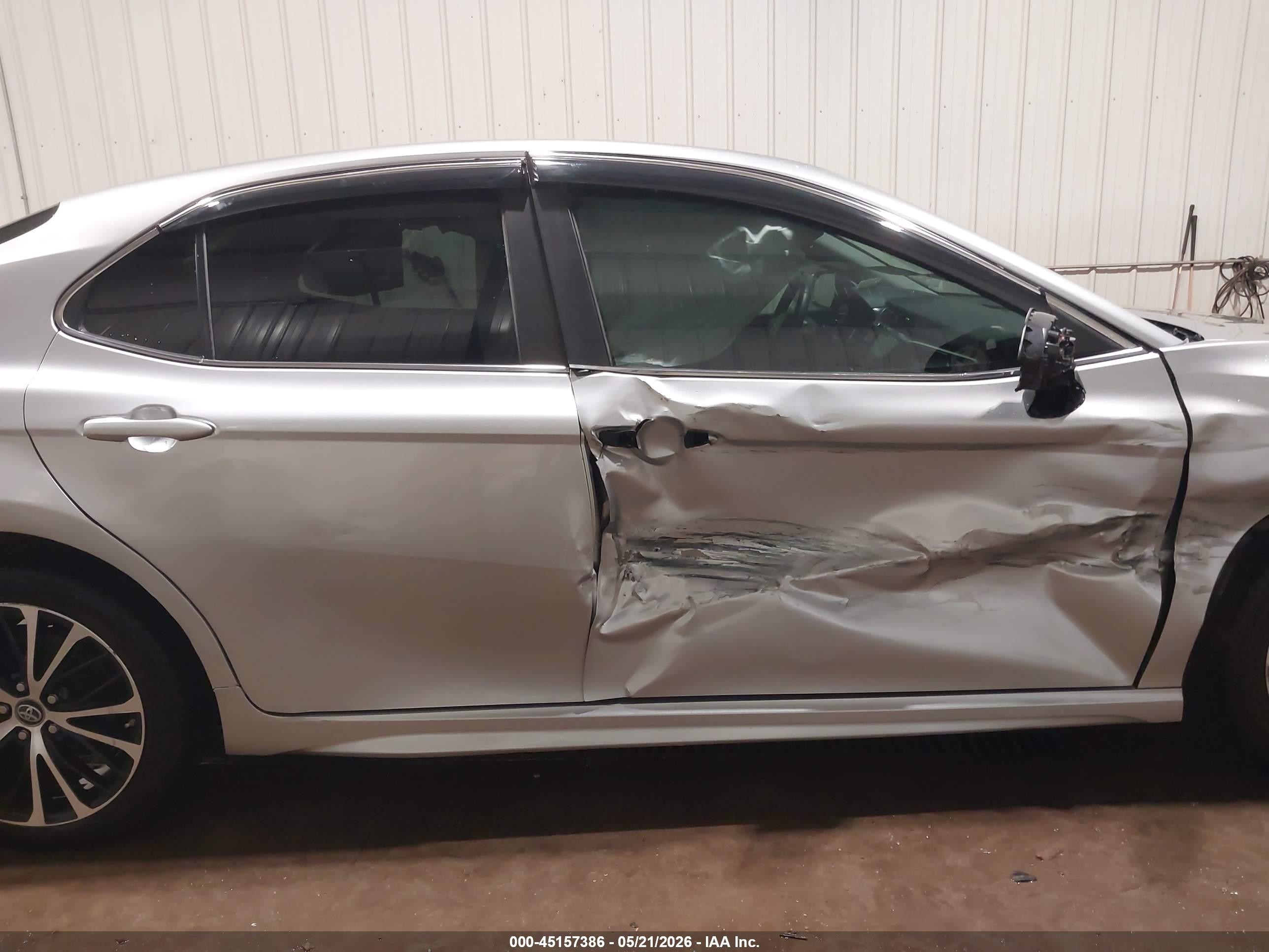 2018 Toyota Camry Se Серебряный vin: 4T1B11HK4JU065439