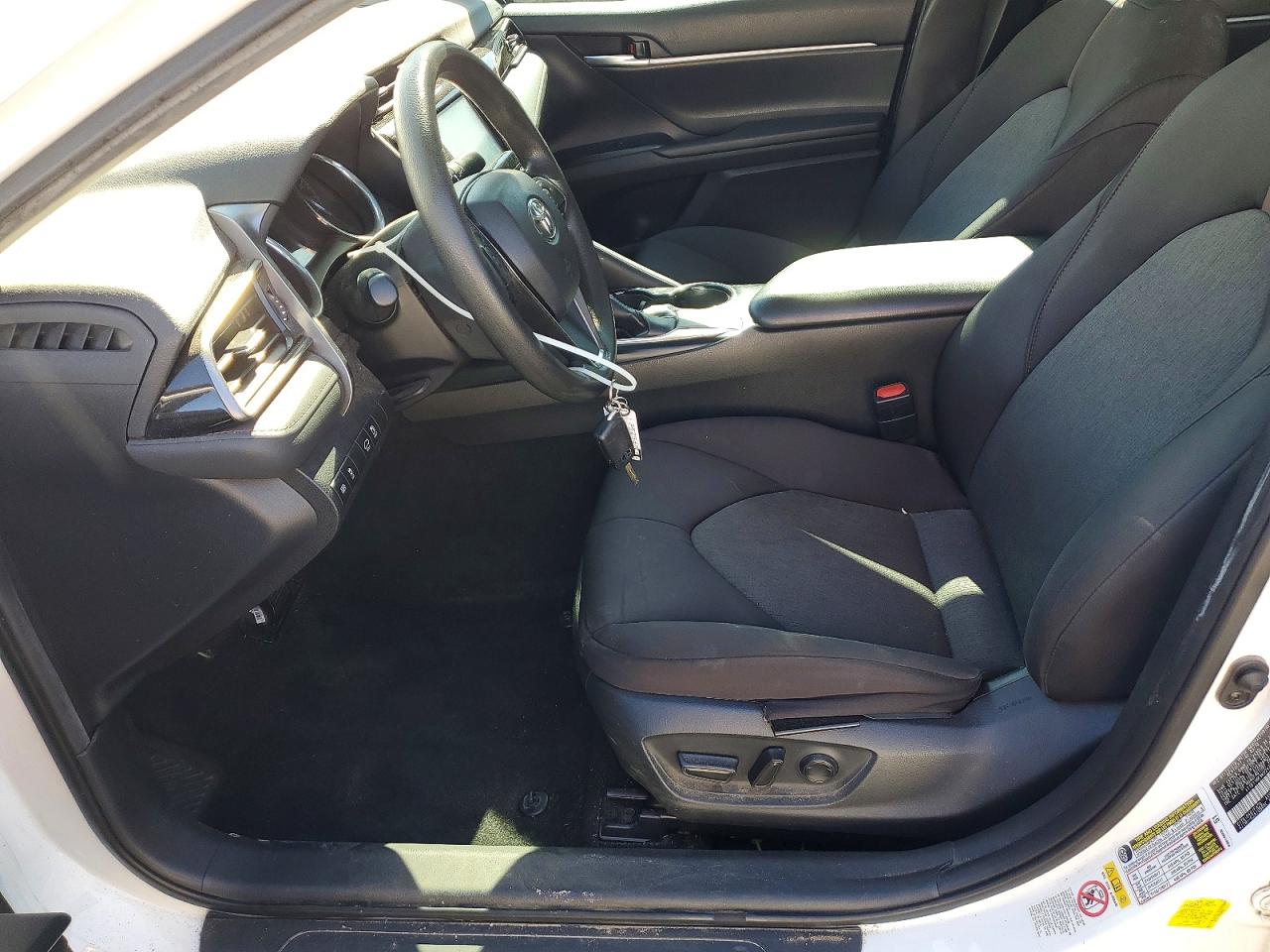 2019 Toyota Camry Le White vin: 4T1B11HK4KU243996