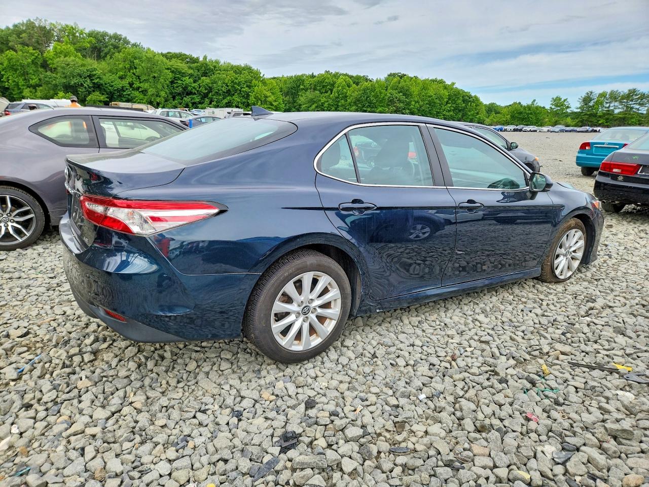 2019 Toyota Camry Le Blue vin: 4T1B11HK4KU787835
