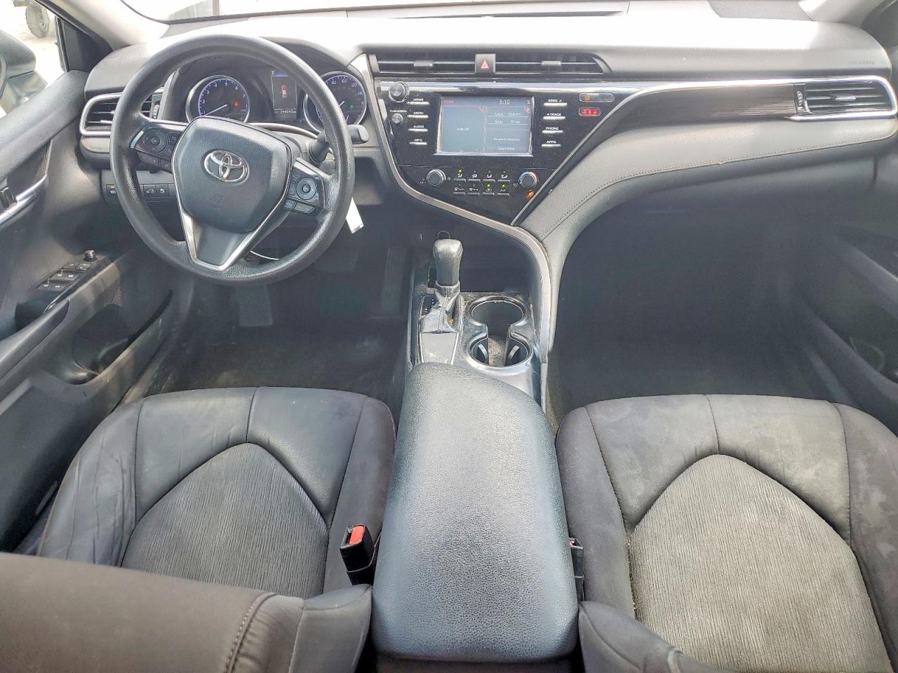 2018 Toyota Camry Le White vin: 4T1B11HK5JU089748