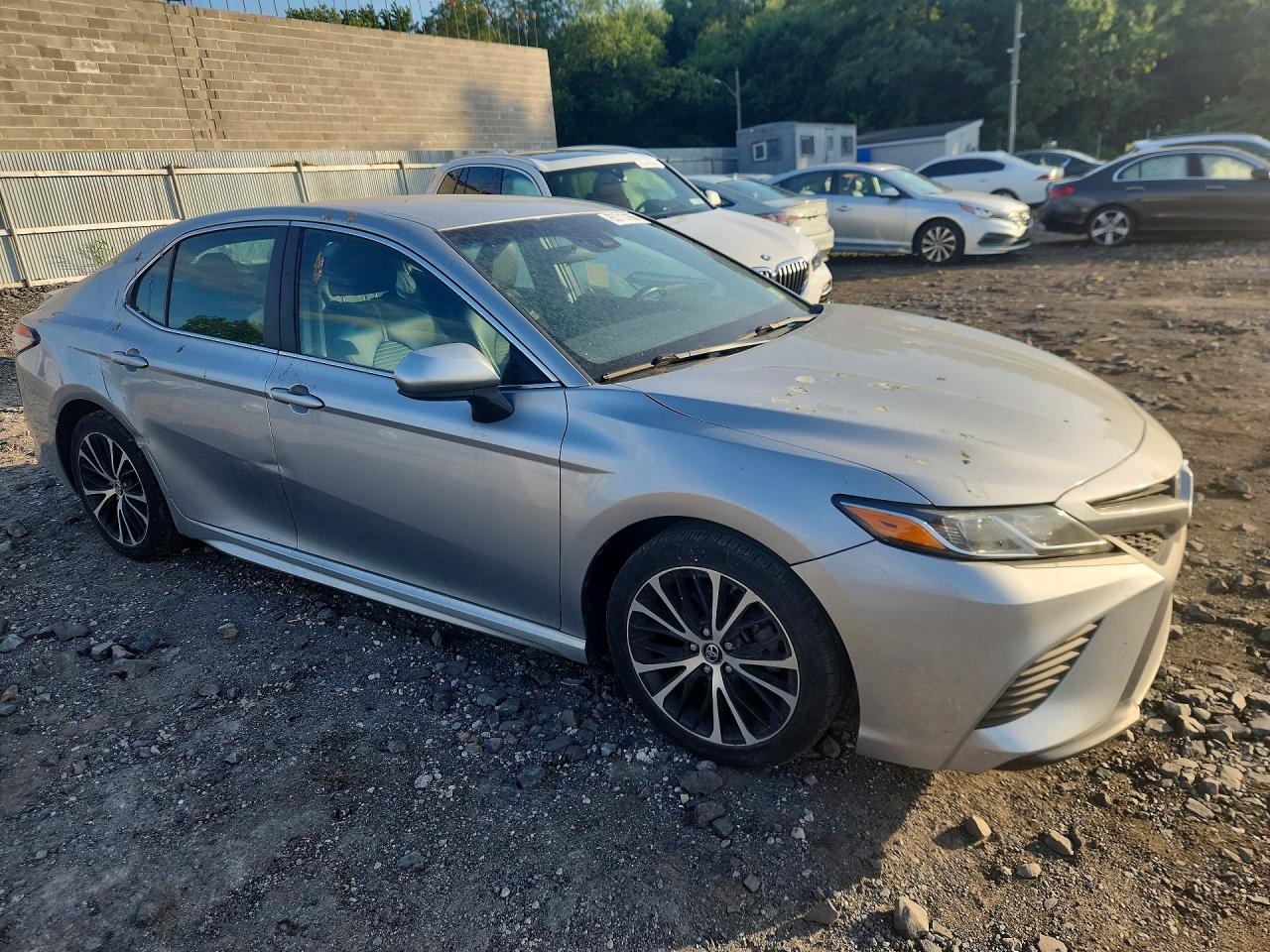 2018 Toyota Camry Se Gray vin: 4T1B11HK5JU664074