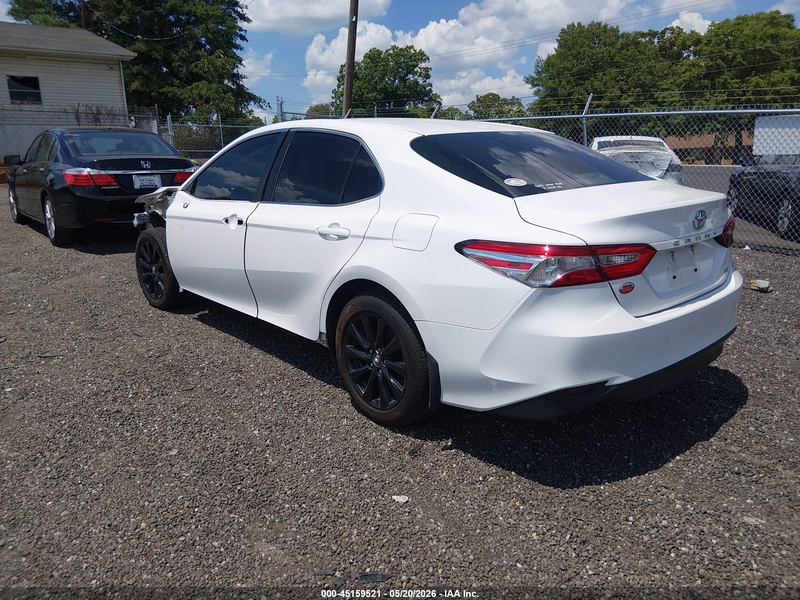 2018 Toyota Camry Le Белый vin: 4T1B11HK5JU667444