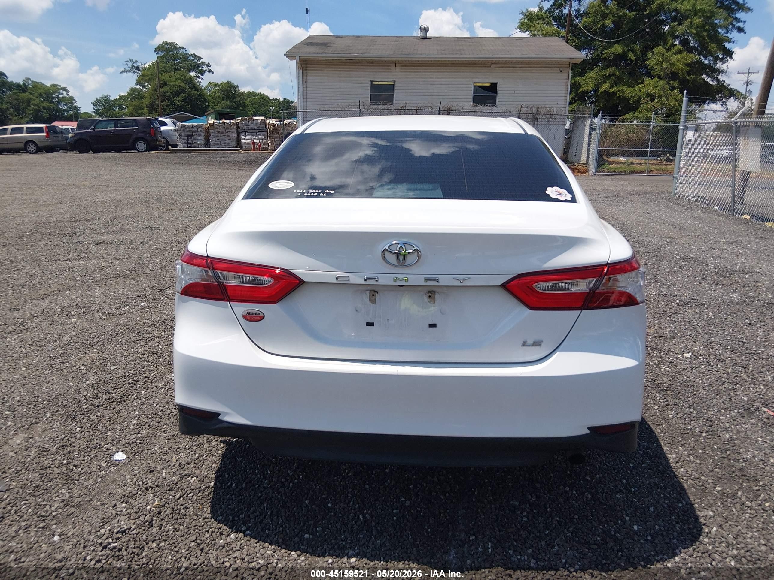 2018 Toyota Camry Le Белый vin: 4T1B11HK5JU667444