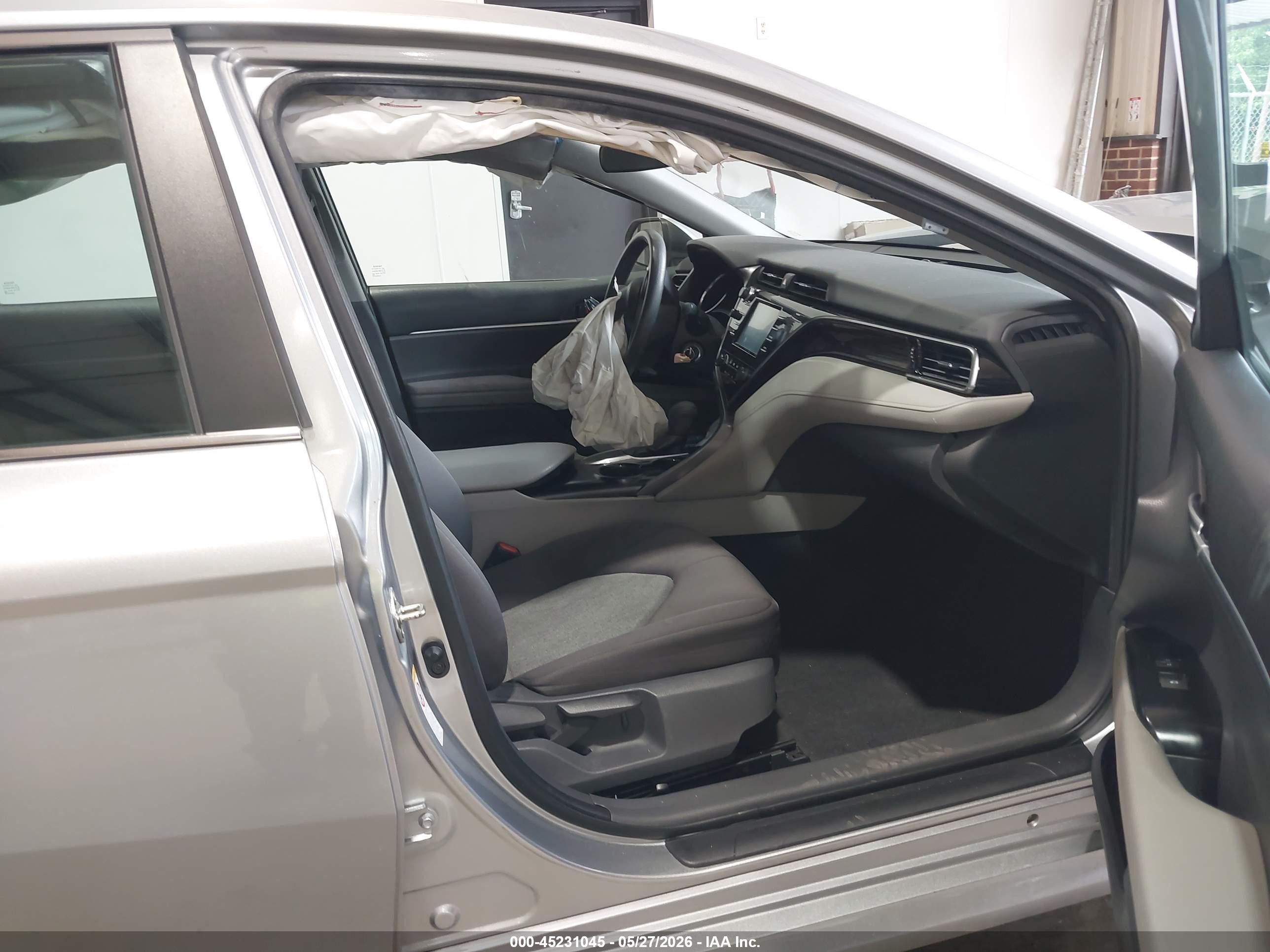 2019 Toyota Camry Le Silver vin: 4T1B11HK5KU246034