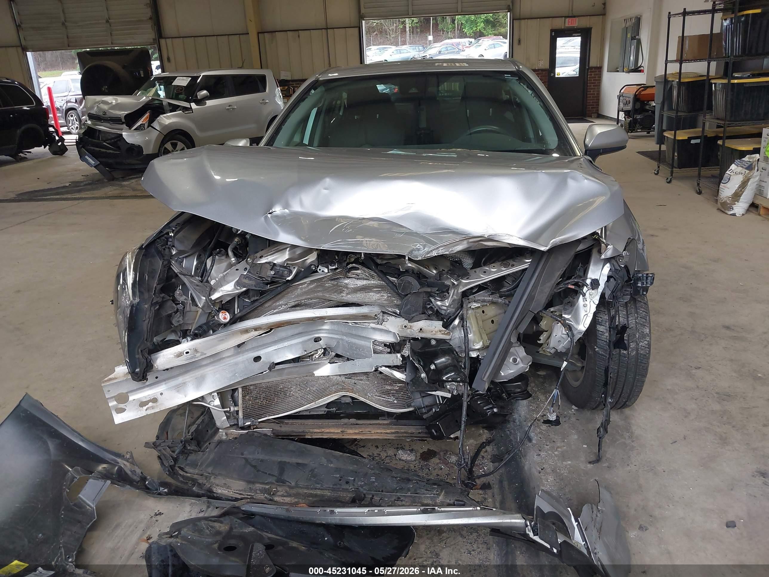 2019 Toyota Camry Le Silver vin: 4T1B11HK5KU246034