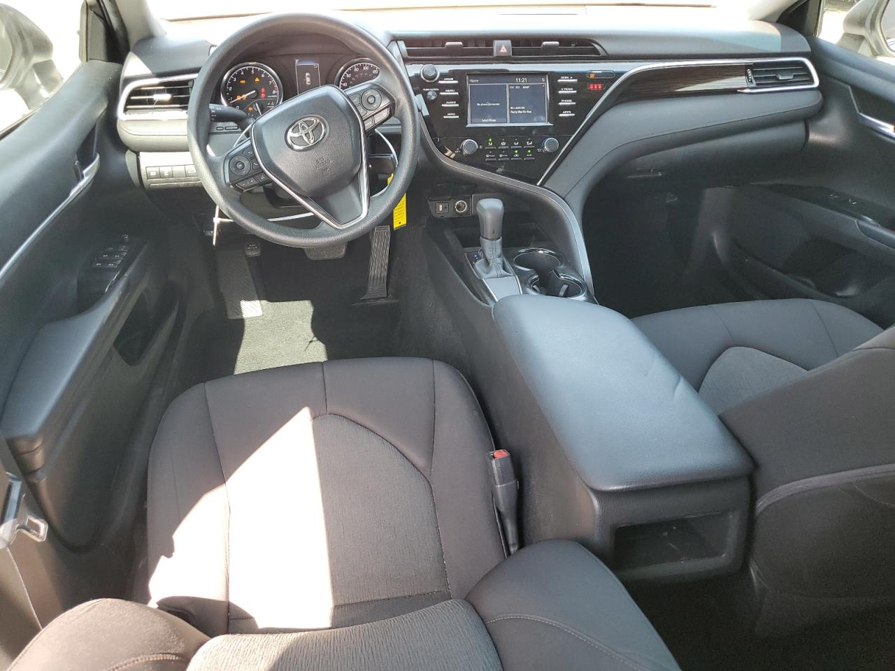 2018 Toyota Camry L White vin: 4T1B11HK6JU613232
