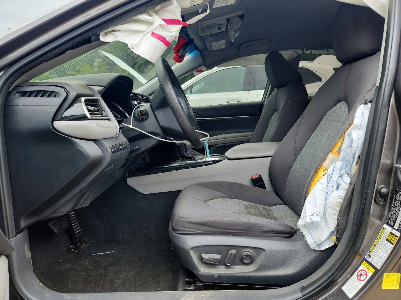 2018 Toyota Camry Le Gray vin: 4T1B11HK6JU616471