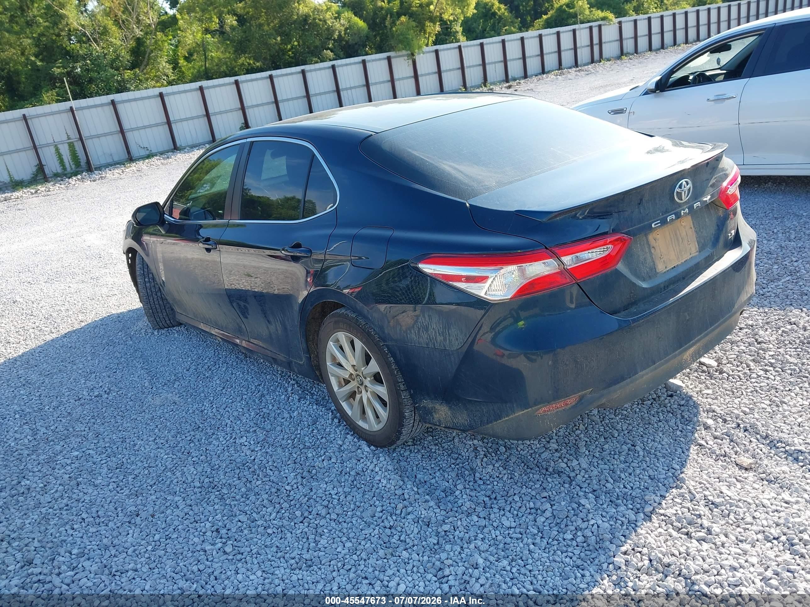 2018 Toyota Camry Le Black vin: 4T1B11HK7JU632565