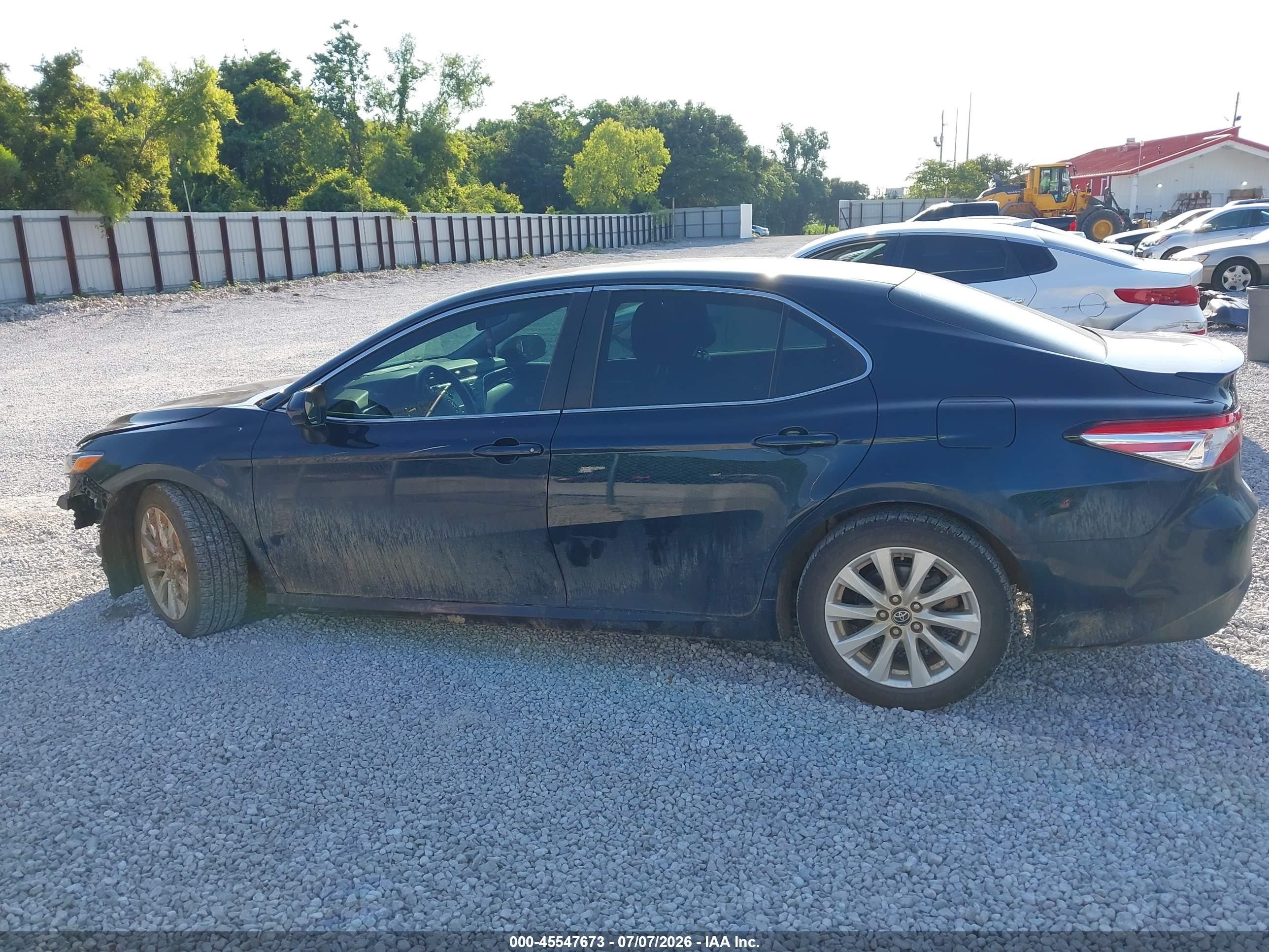 2018 Toyota Camry Le Black vin: 4T1B11HK7JU632565