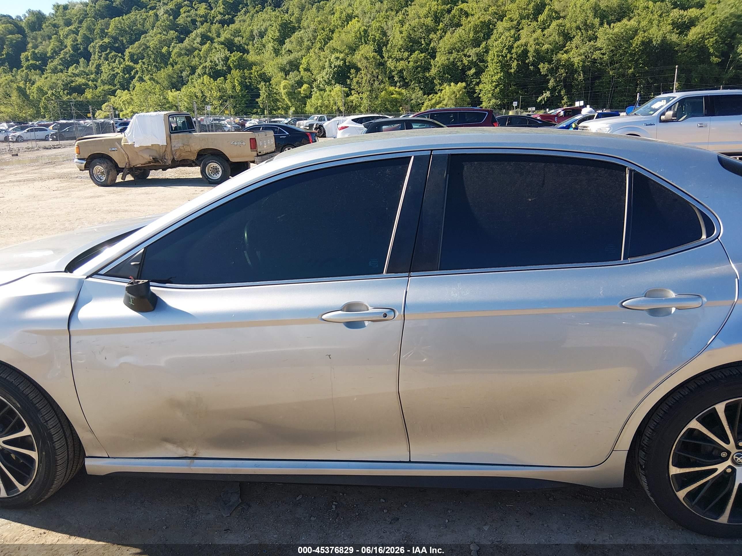 2018 Toyota Camry Se Silver vin: 4T1B11HK7JU656218