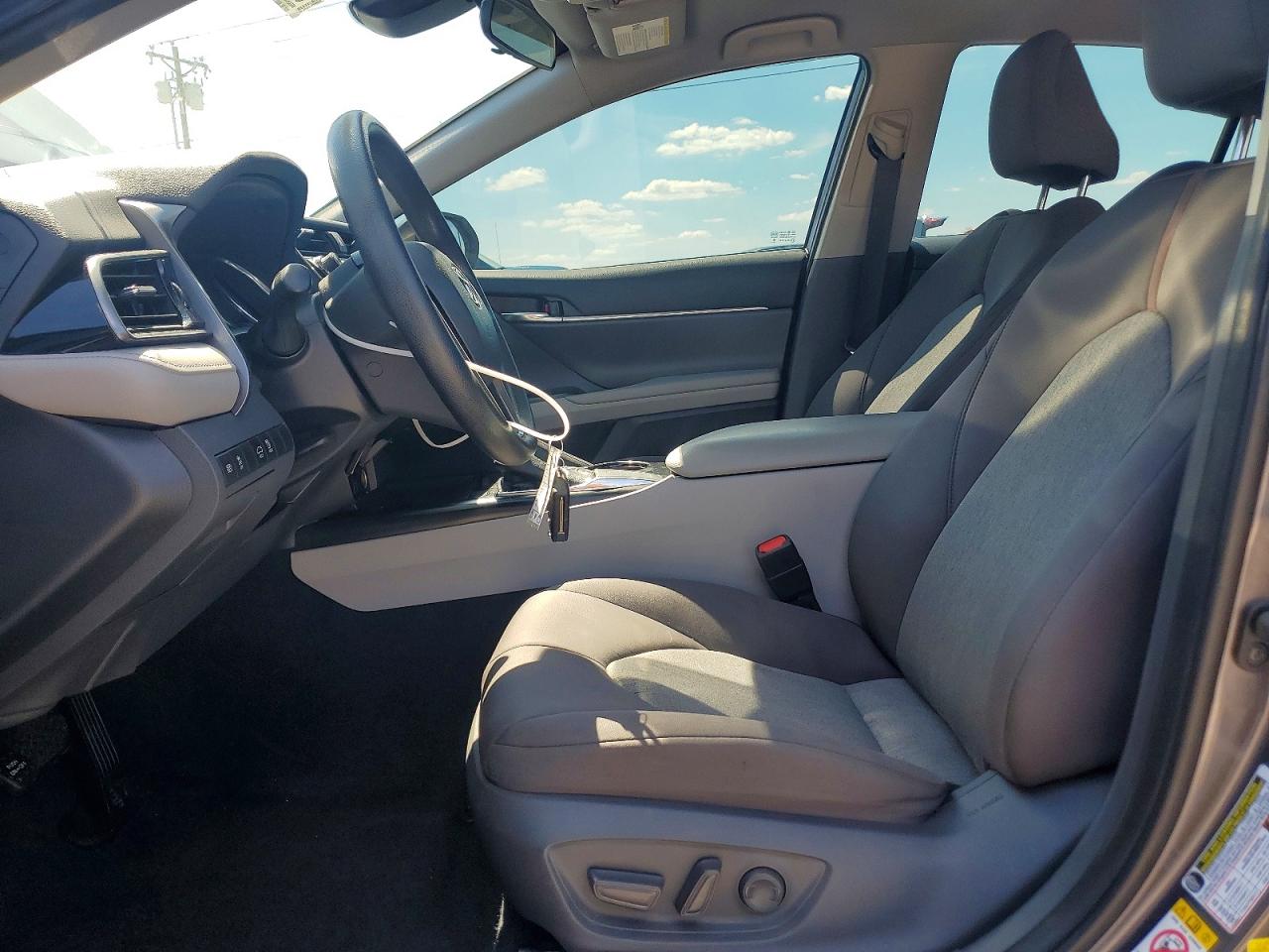2019 Toyota Camry Le Gray vin: 4T1B11HK7KU688149
