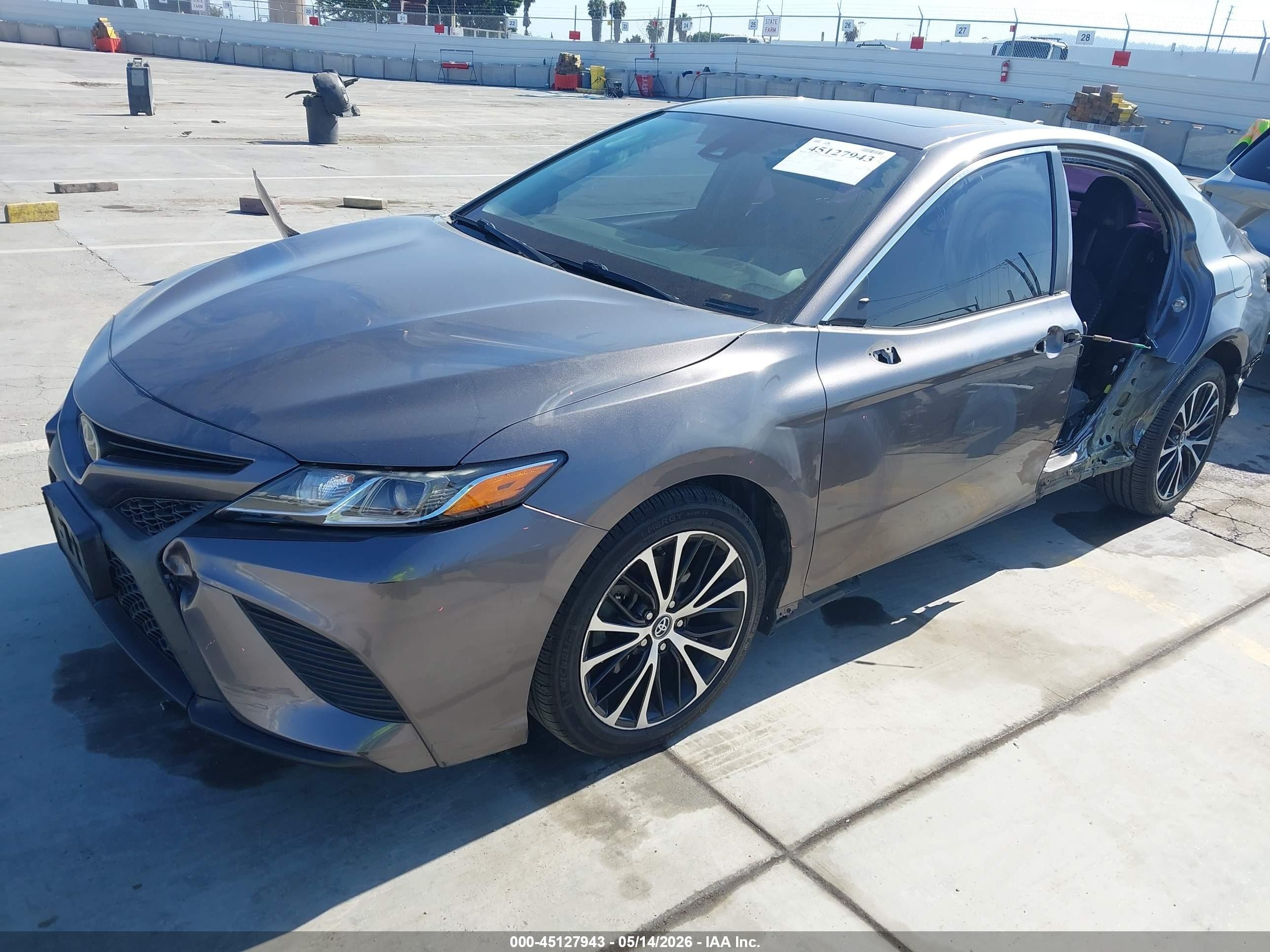 2019 Toyota Camry Se Gray vin: 4T1B11HK7KU847154