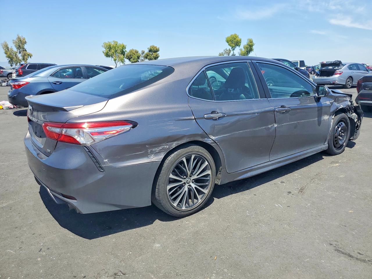 2018 Toyota Camry Se Gray vin: 4T1B11HK9JU557237