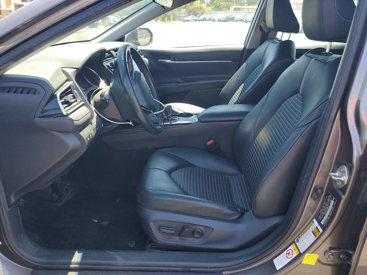 2018 Toyota Camry Se Gray vin: 4T1B11HK9JU557237