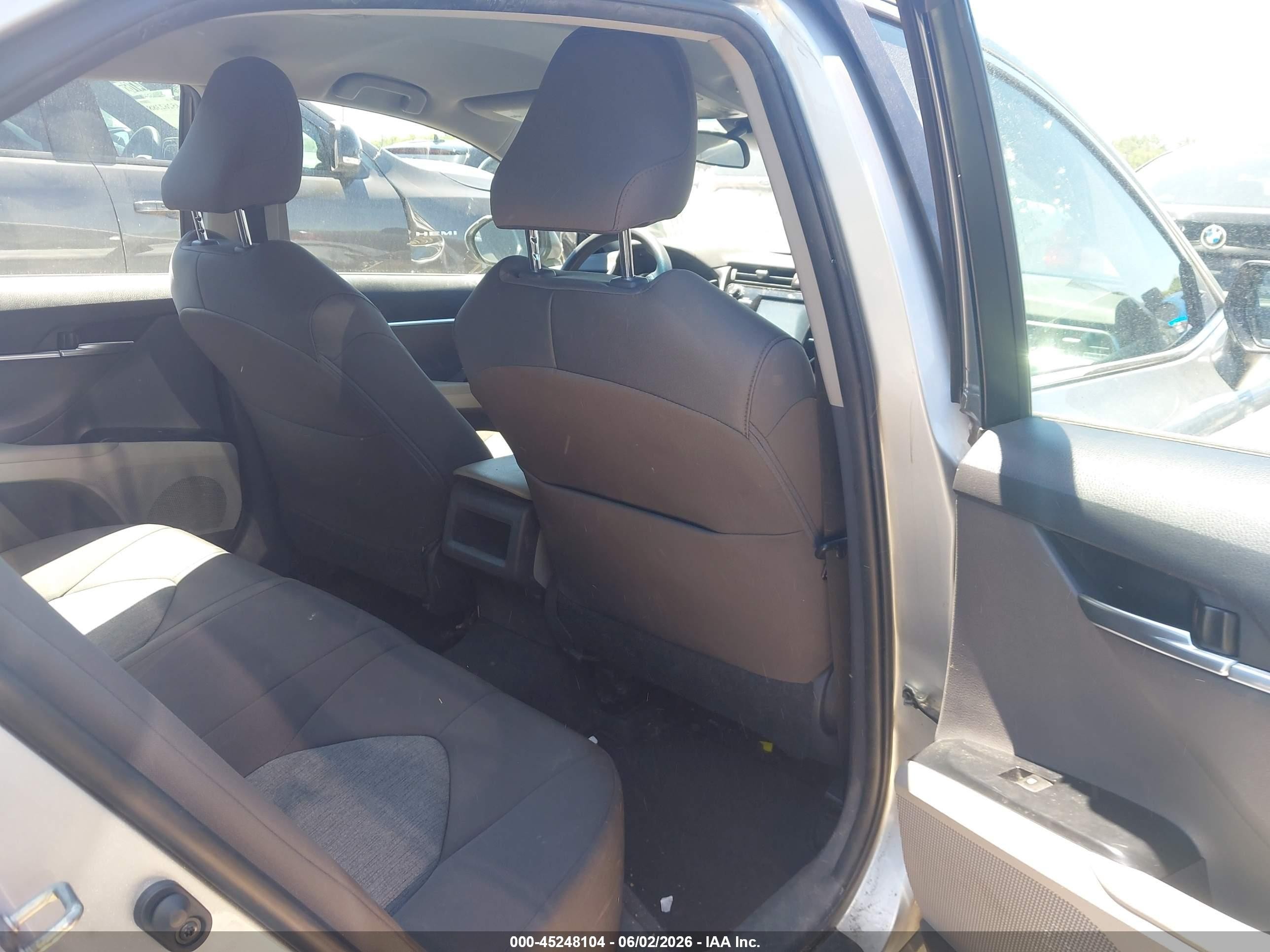 2018 Toyota Camry Le Серебряный vin: 4T1B11HK9JU634530