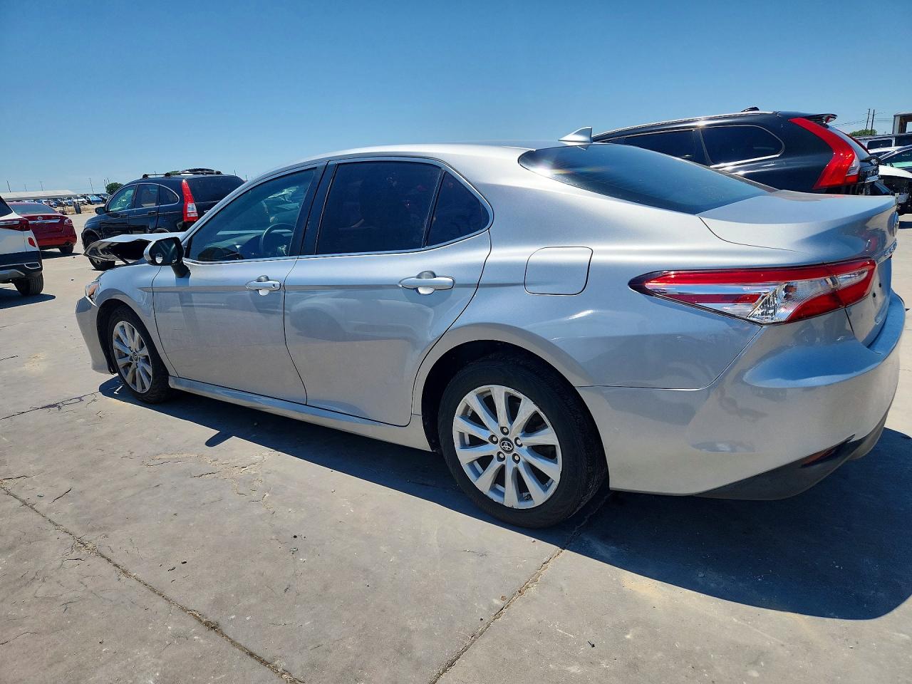 2019 Toyota Camry Le Silver vin: 4T1B11HK9KU240902