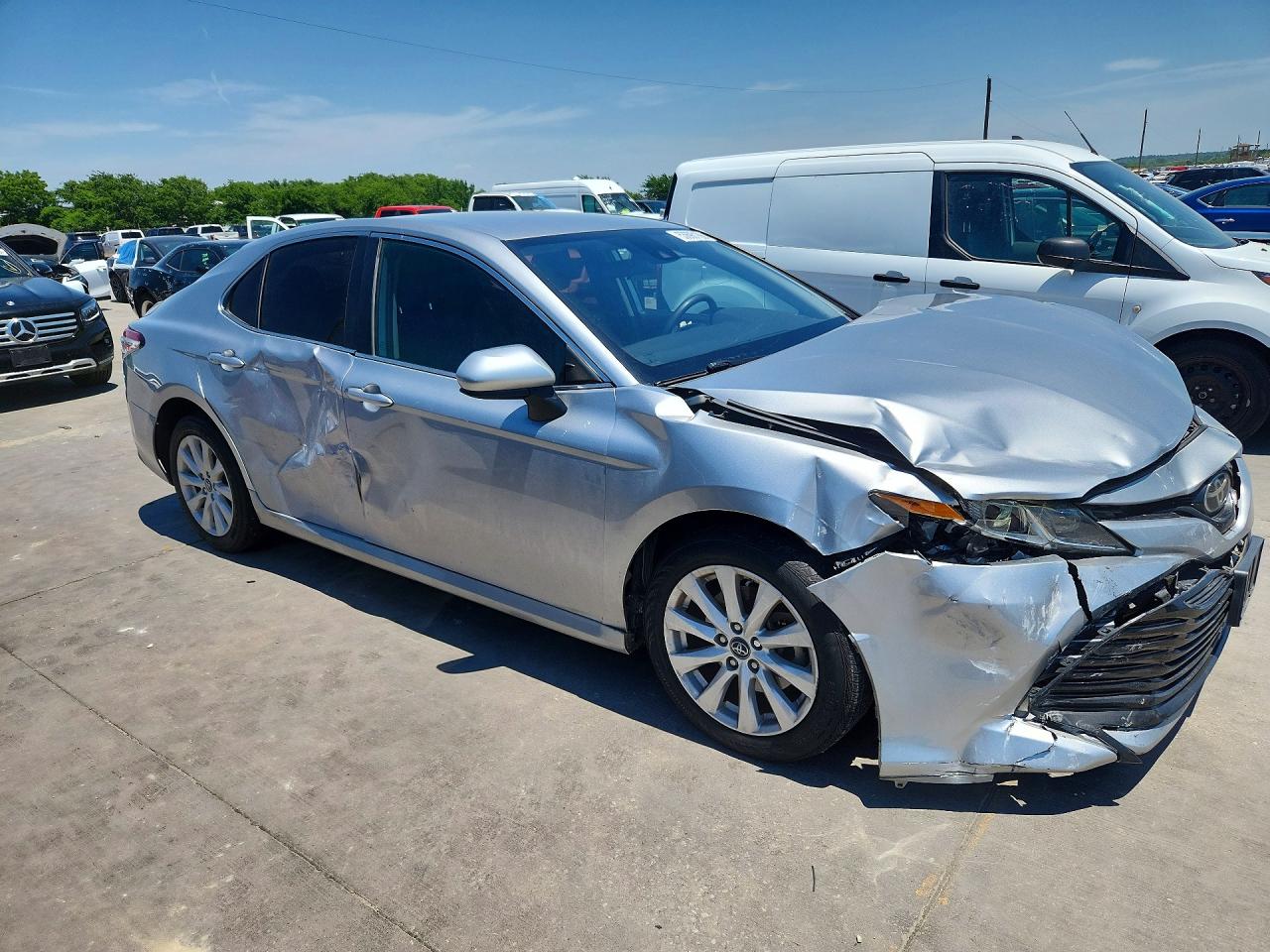 2019 Toyota Camry Le Silver vin: 4T1B11HK9KU240902