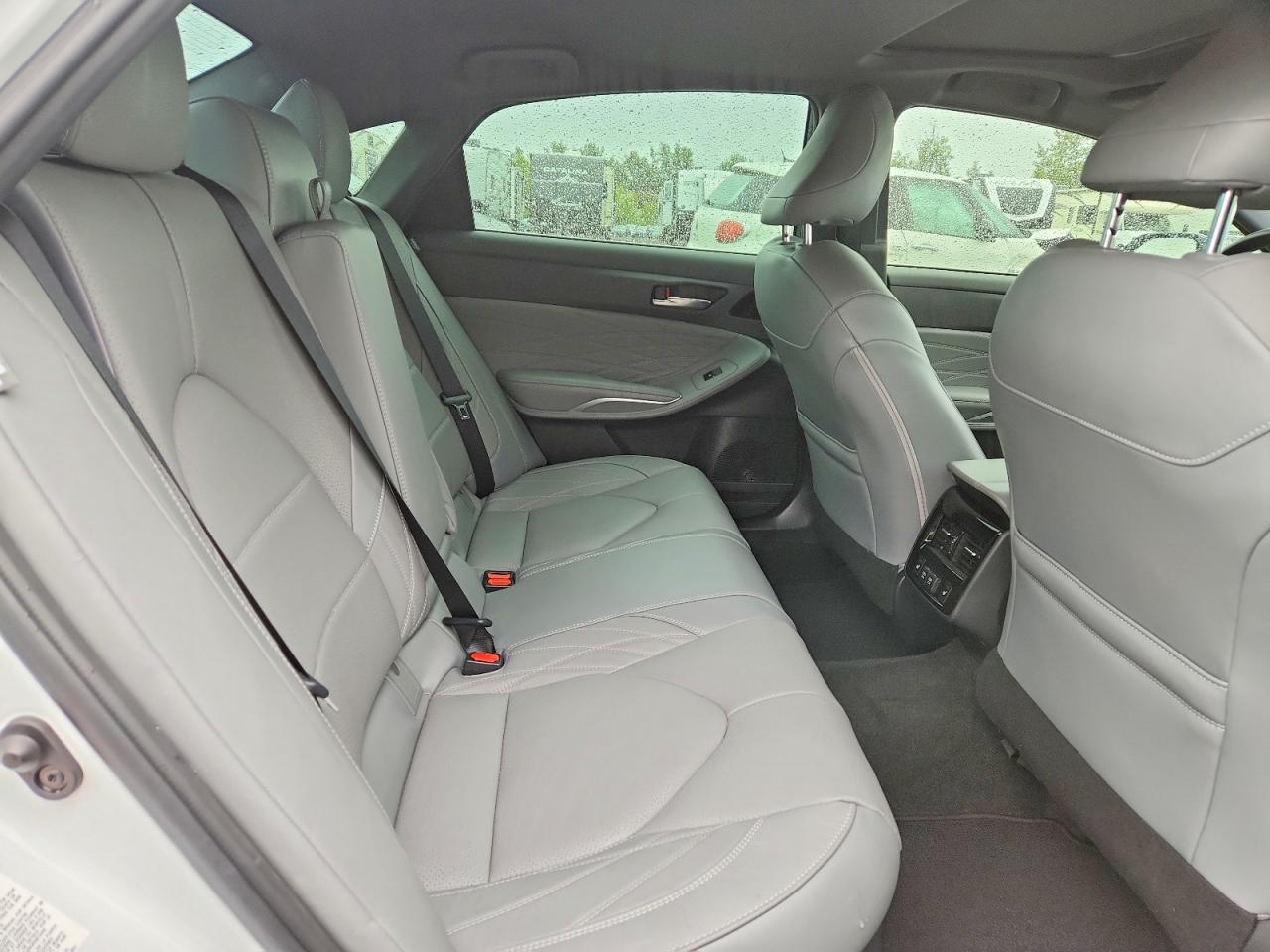 2019 Toyota Avalon Hybrid Limited White vin: 4T1B21FB4KU009471