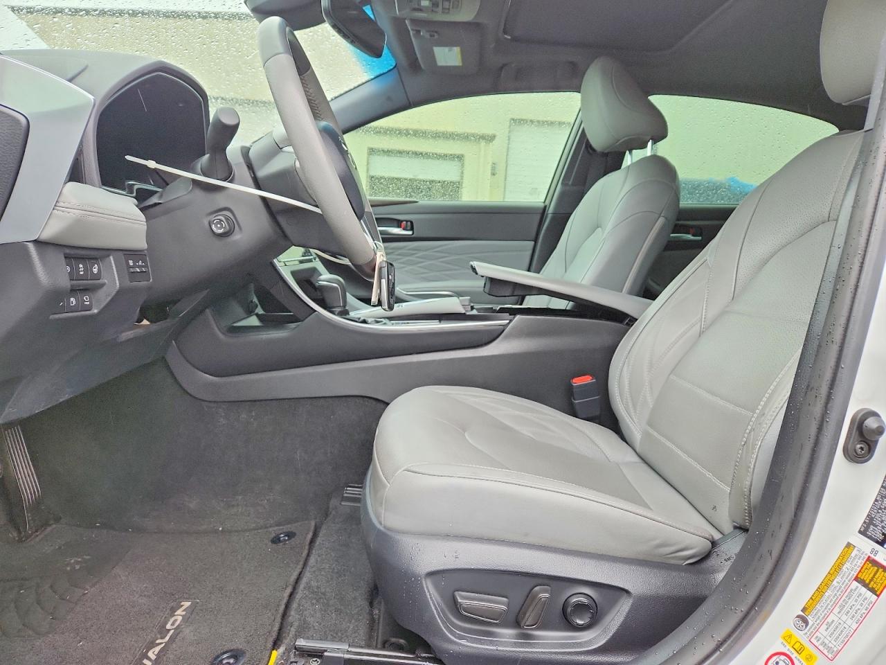 2019 Toyota Avalon Hybrid Limited White vin: 4T1B21FB4KU009471