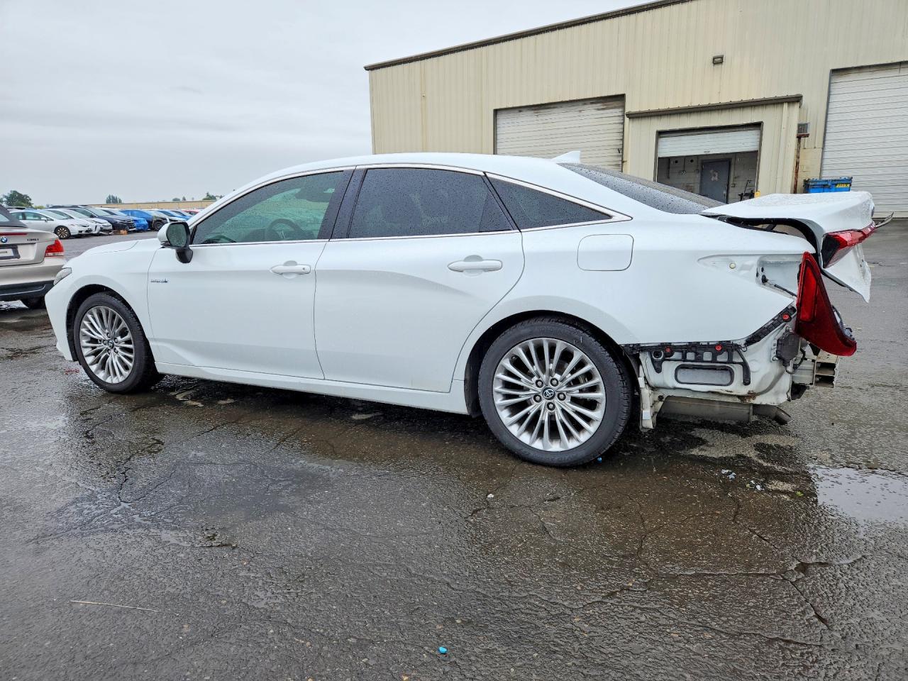 2019 Toyota Avalon Hybrid Limited White vin: 4T1B21FB4KU009471