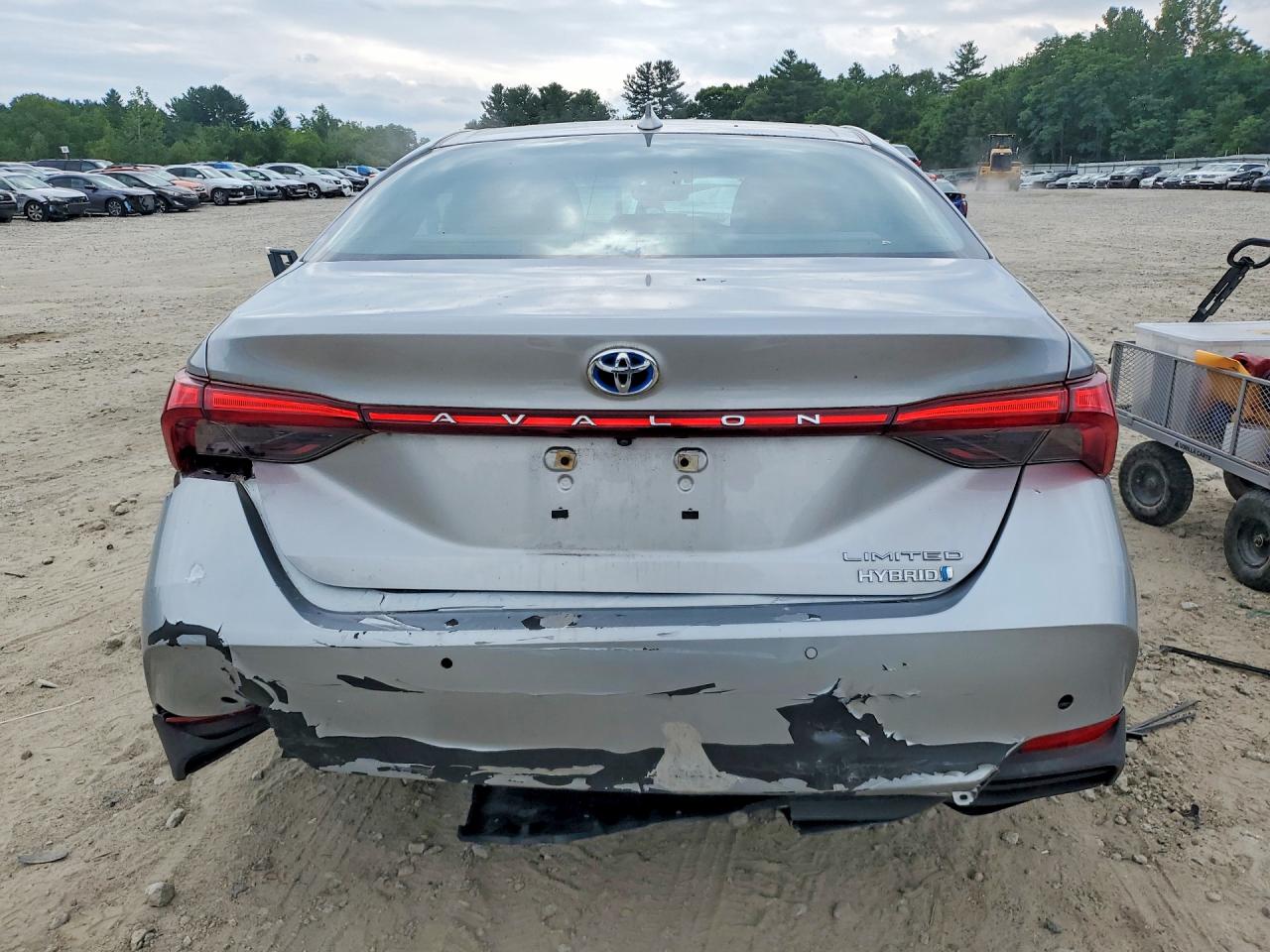 2019 Toyota Avalon Hybrid Limited Silver vin: 4T1B21FB5KU008572