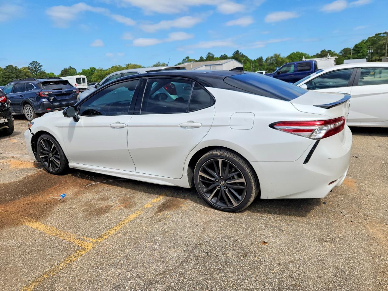 2018 Toyota Camry Xse White vin: 4T1B61HK5JU106971
