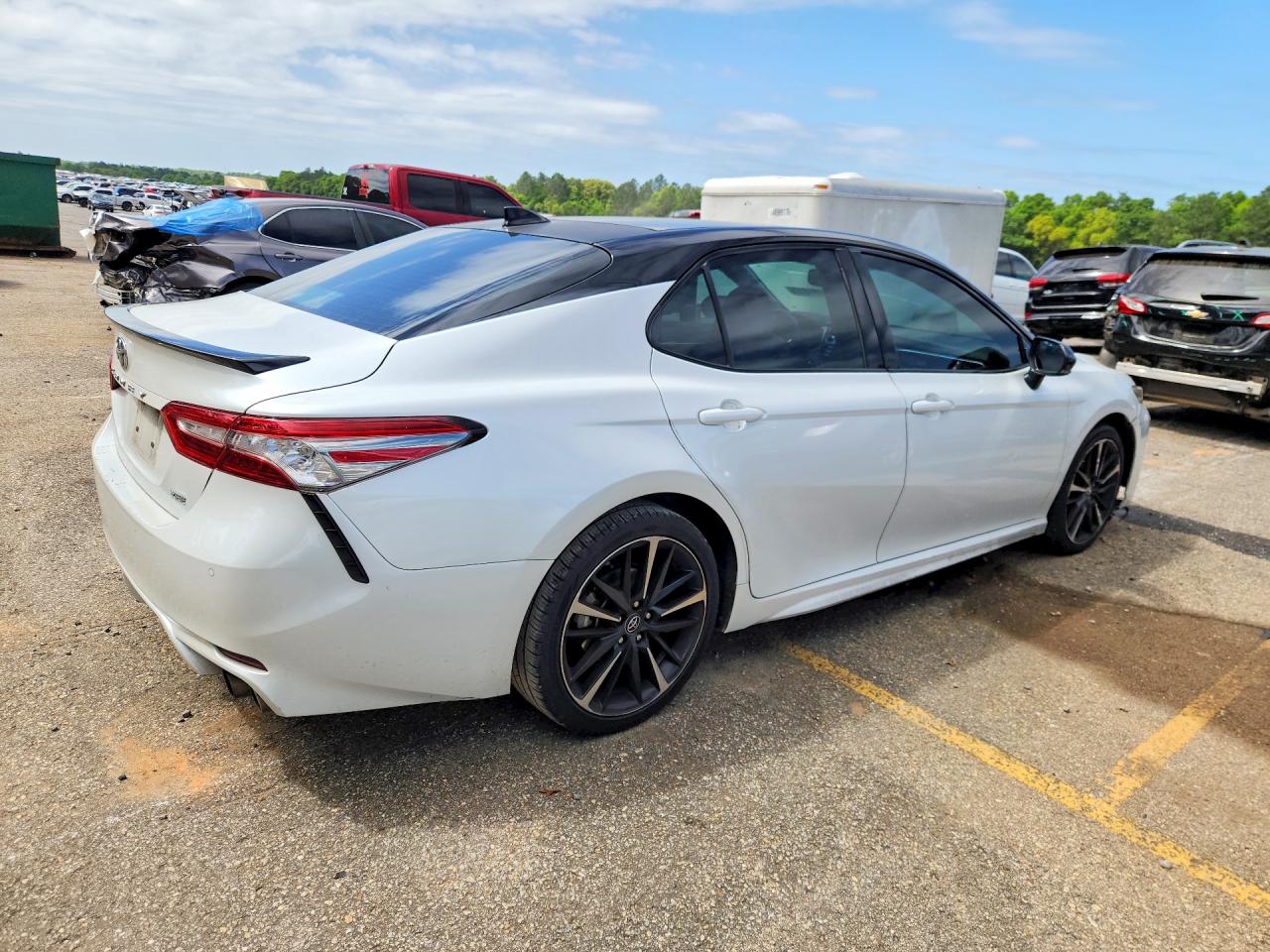 2018 Toyota Camry Xse White vin: 4T1B61HK5JU106971