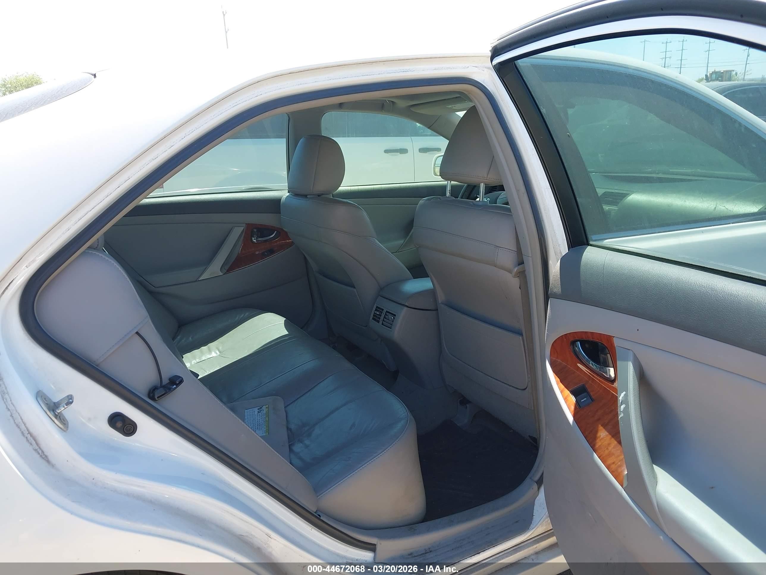 2011 Toyota Camry Hybrid   White vin: 4T1BB3EK0BU130754