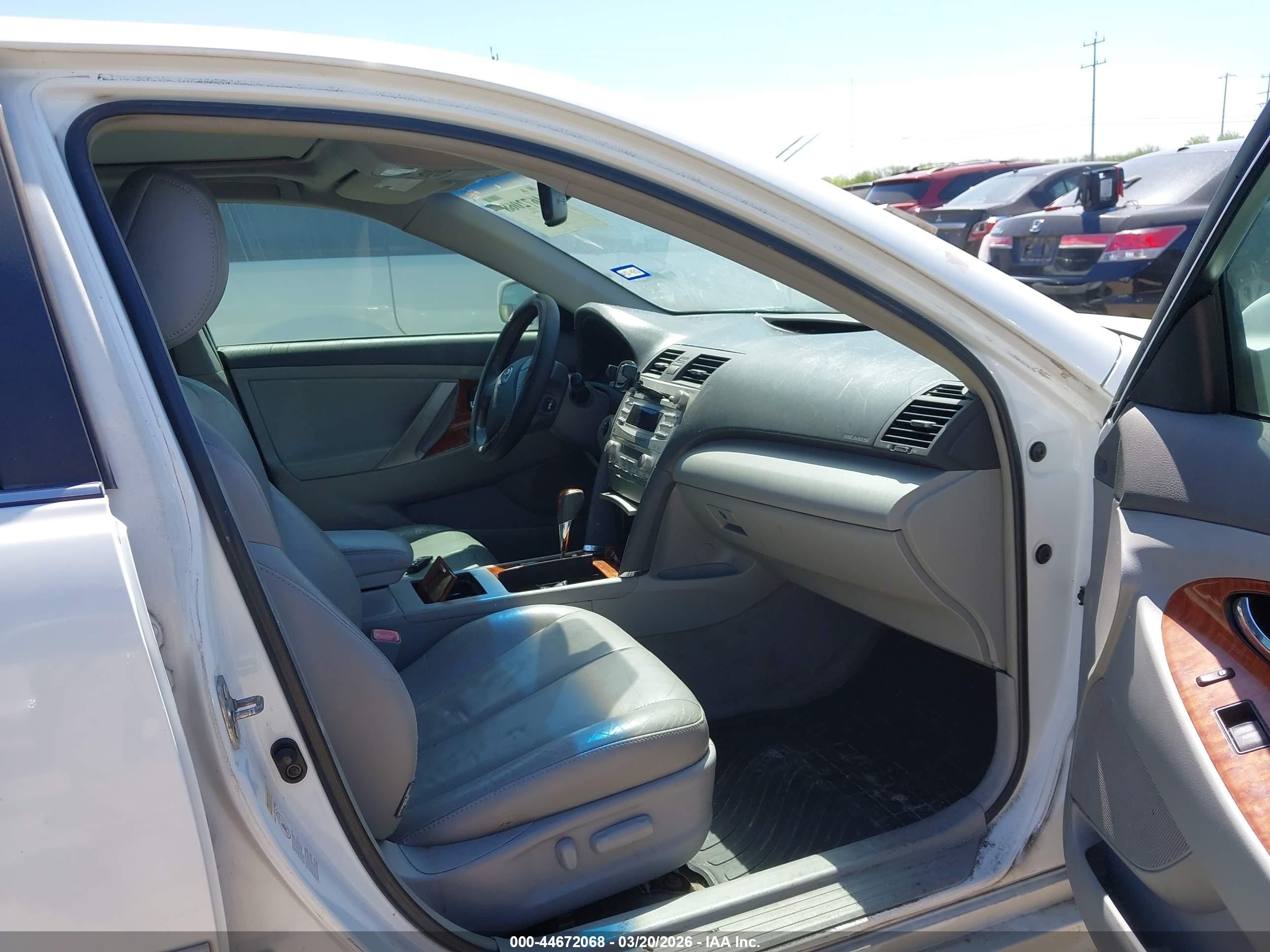 2011 Toyota Camry Hybrid   White vin: 4T1BB3EK0BU130754