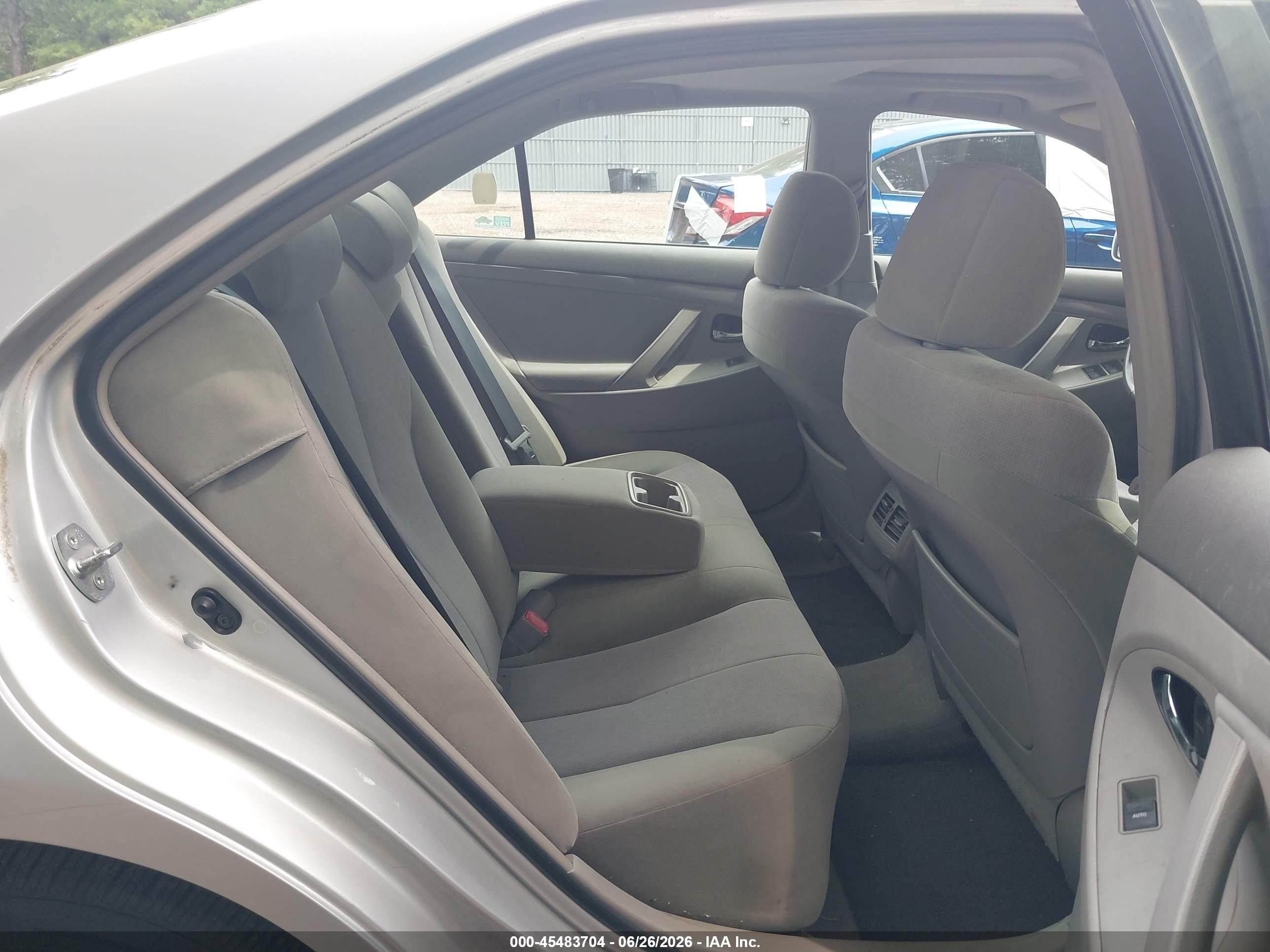 2011 Toyota Camry Hybrid   Silver vin: 4T1BB3EK0BU134156