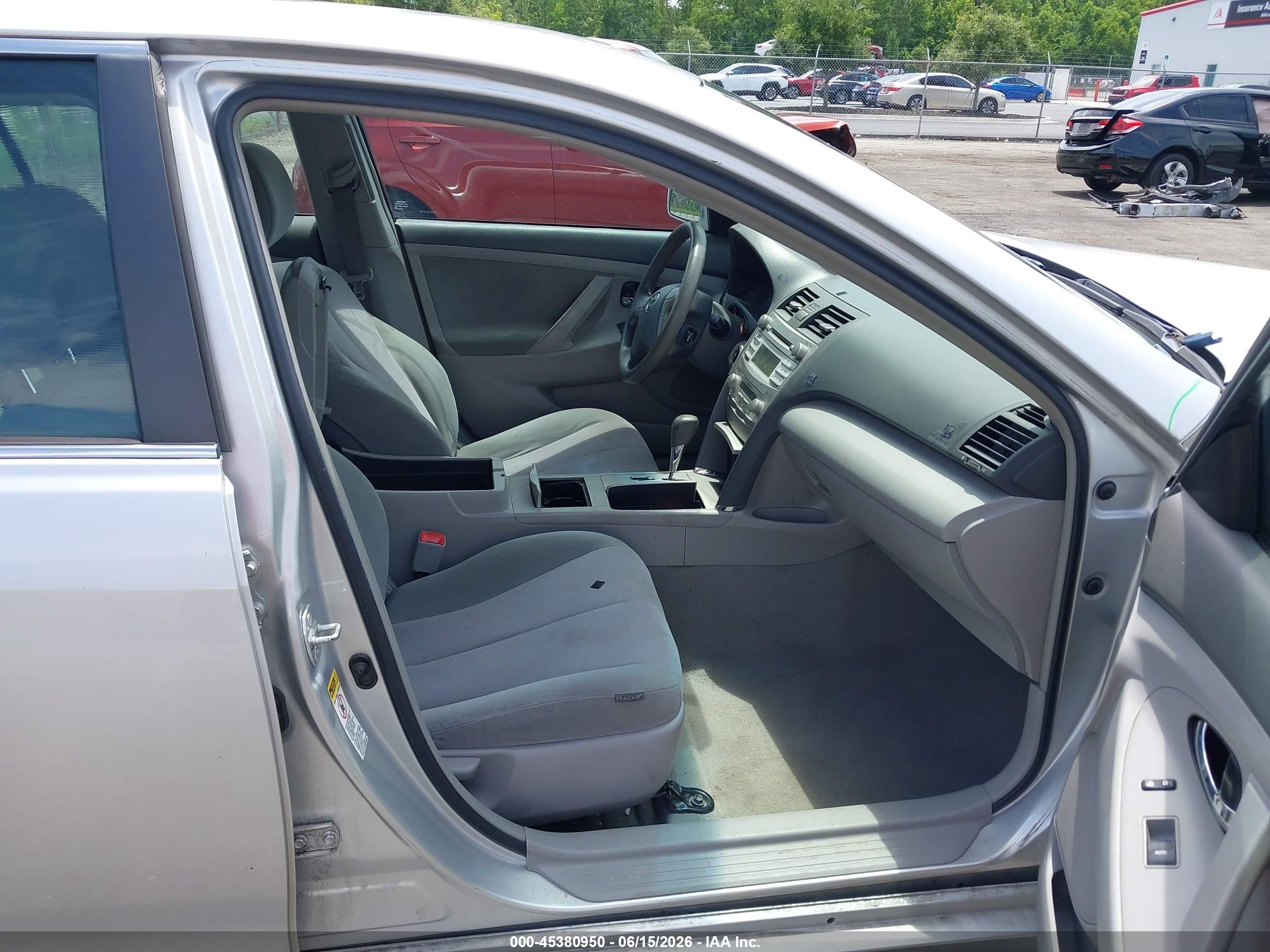 2011 Toyota Camry Hybrid   Silver vin: 4T1BB3EK1BU142010