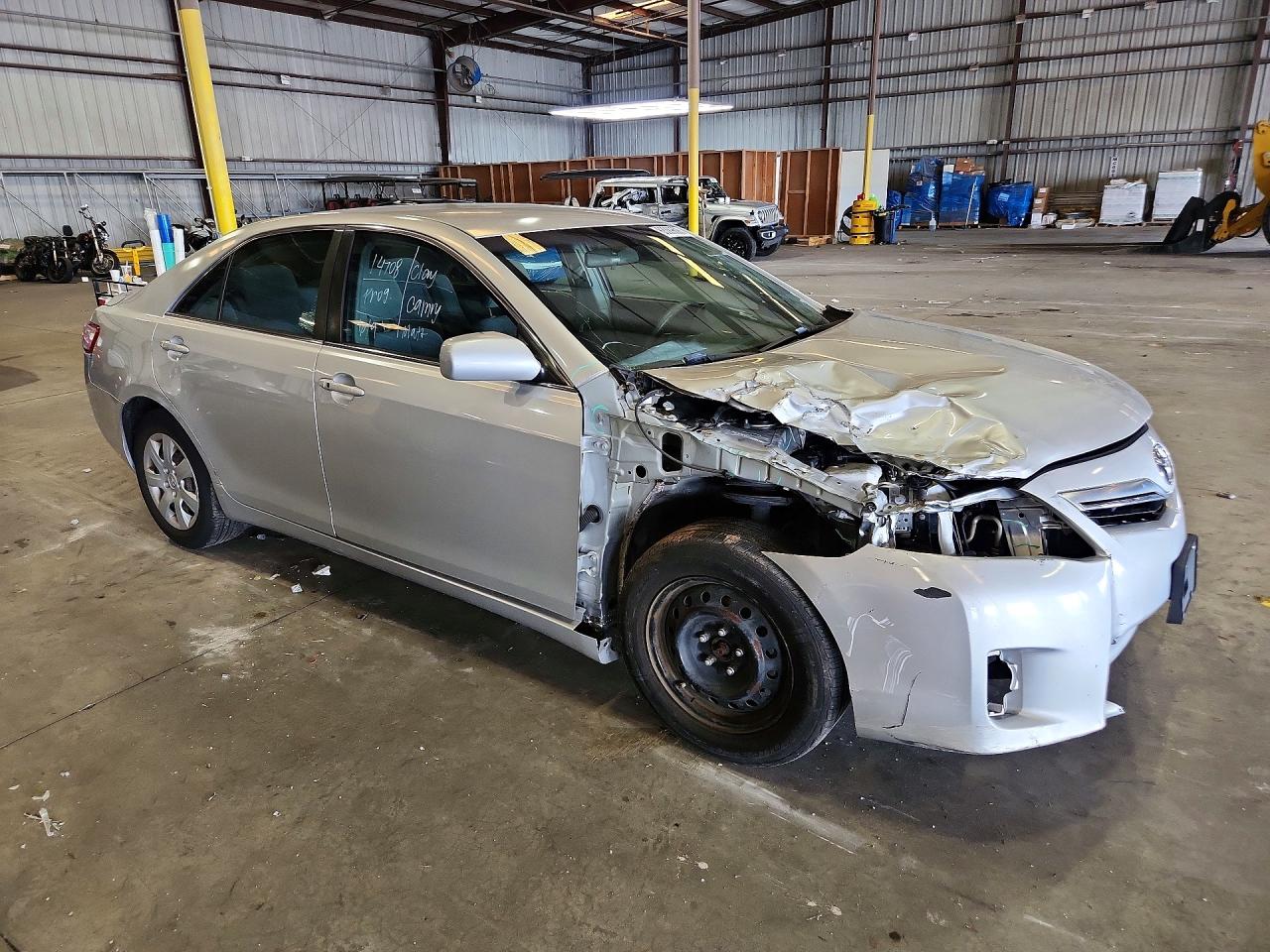 2011 Toyota Camry Hybrid Silver vin: 4T1BB3EK1BU142010
