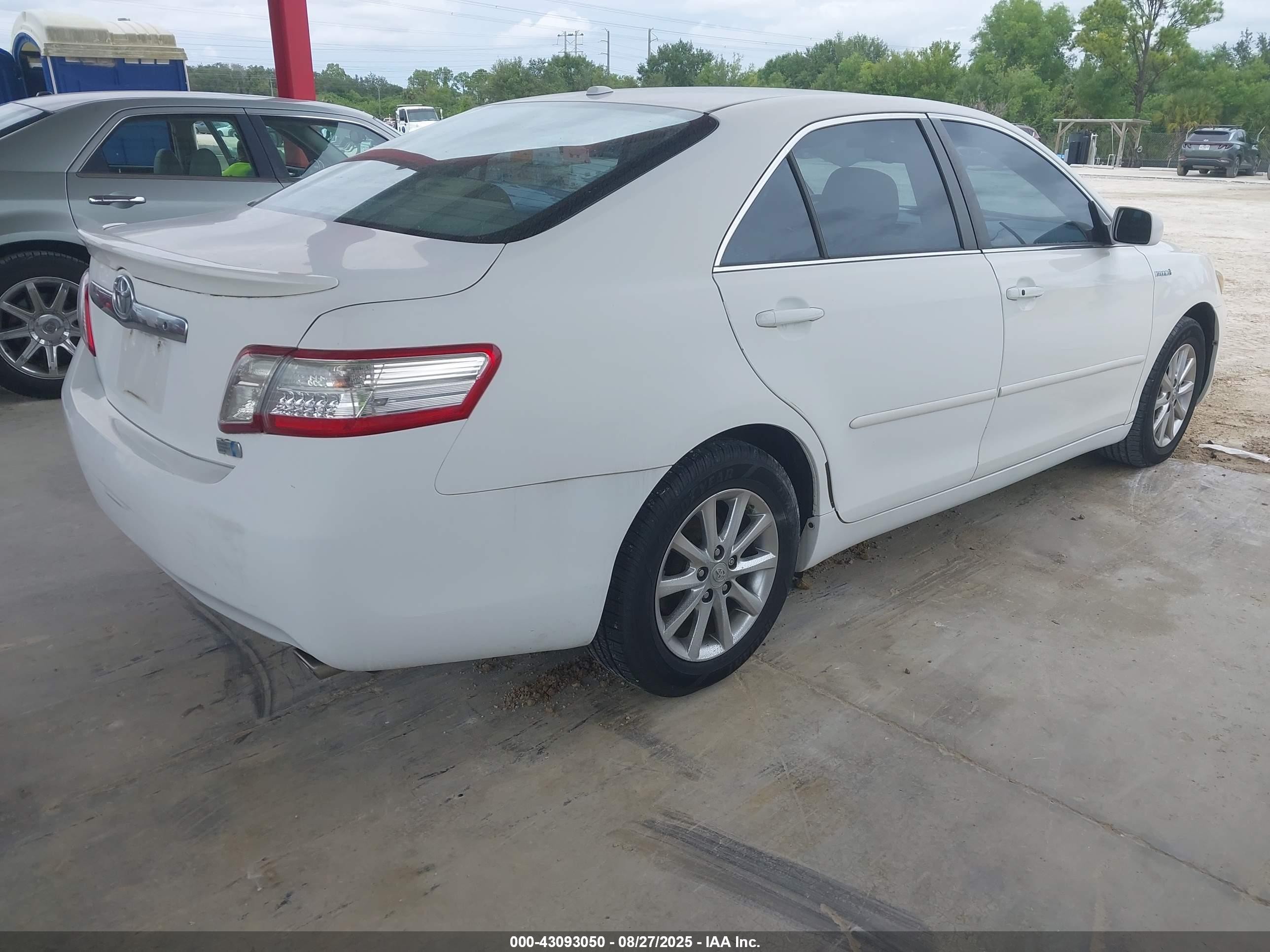 2010 Toyota Camry Hybrid   White vin: 4T1BB3EK2AU112108