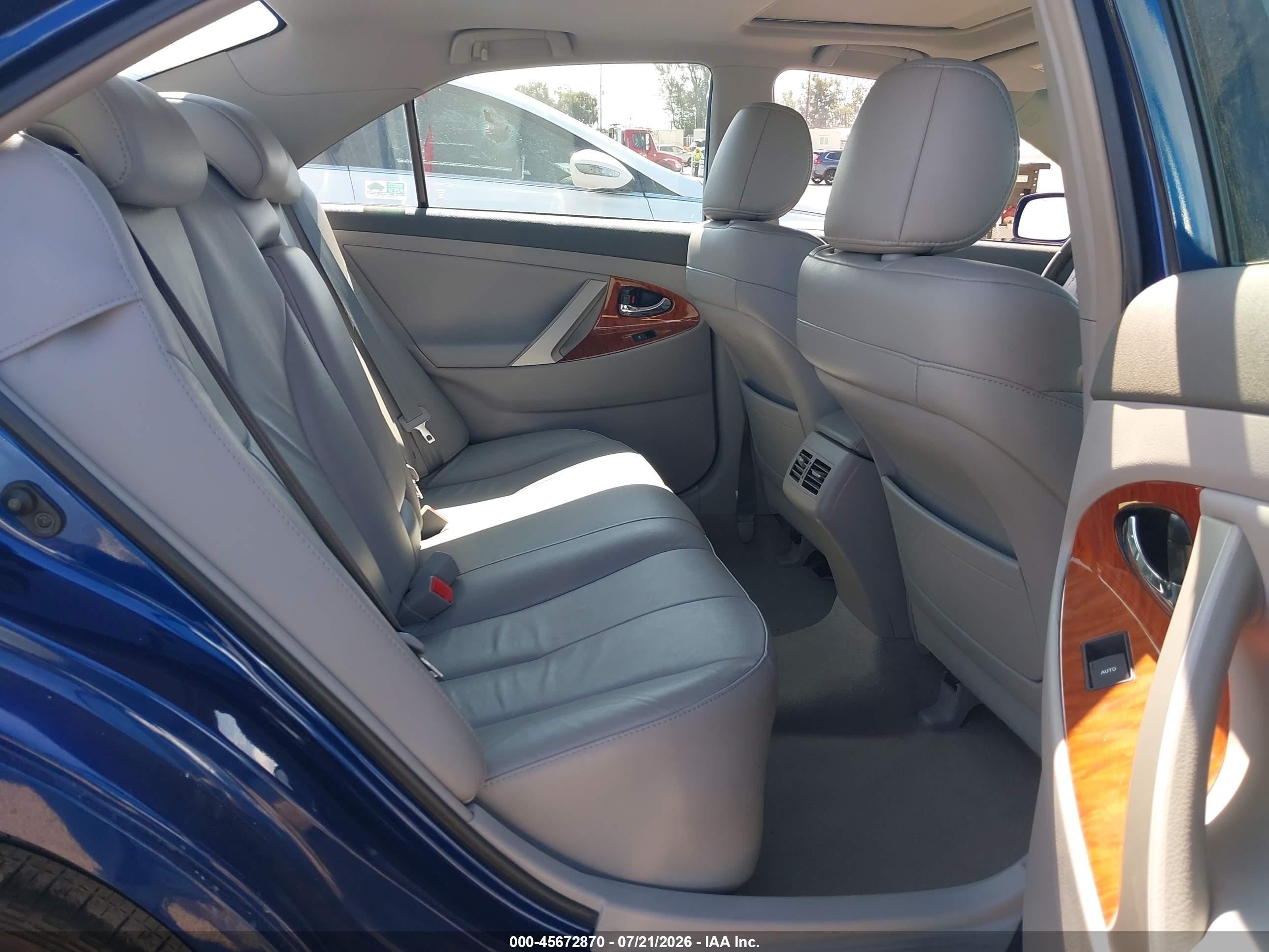 2011 Toyota Camry Hybrid   Blue vin: 4T1BB3EK2BU132005