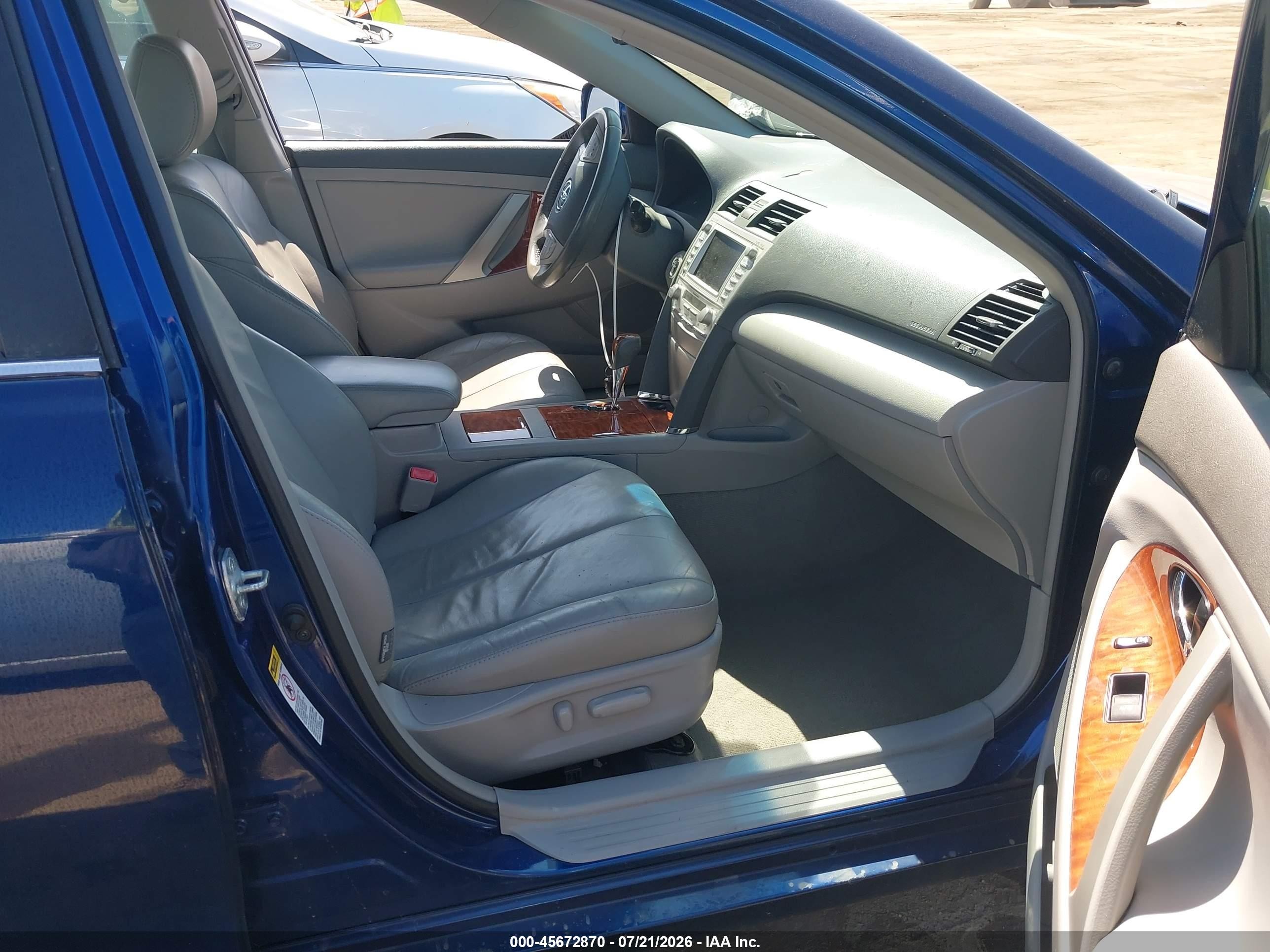 2011 Toyota Camry Hybrid   Blue vin: 4T1BB3EK2BU132005