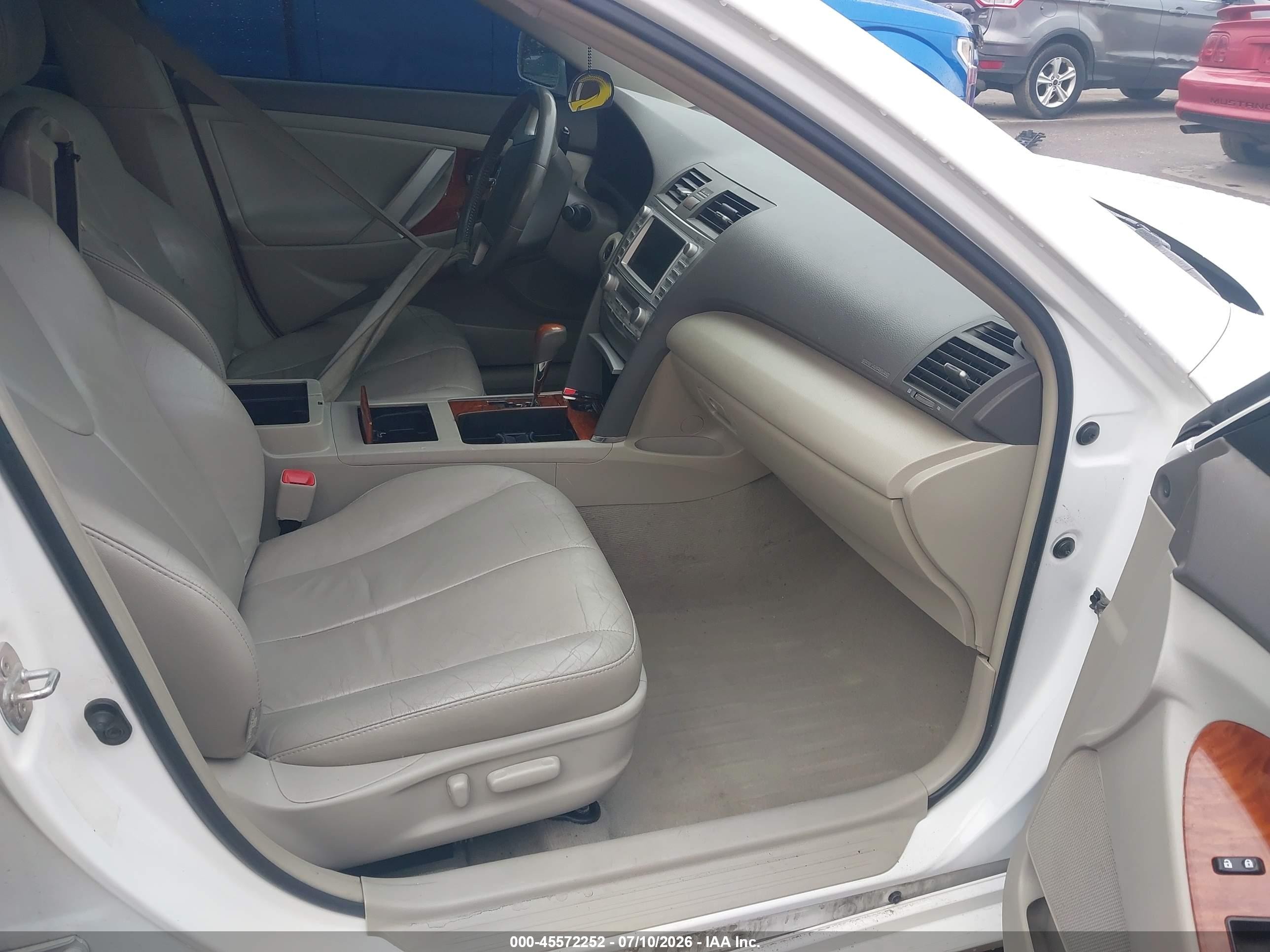 2011 Toyota Camry Hybrid   White vin: 4T1BB3EK2BU132487