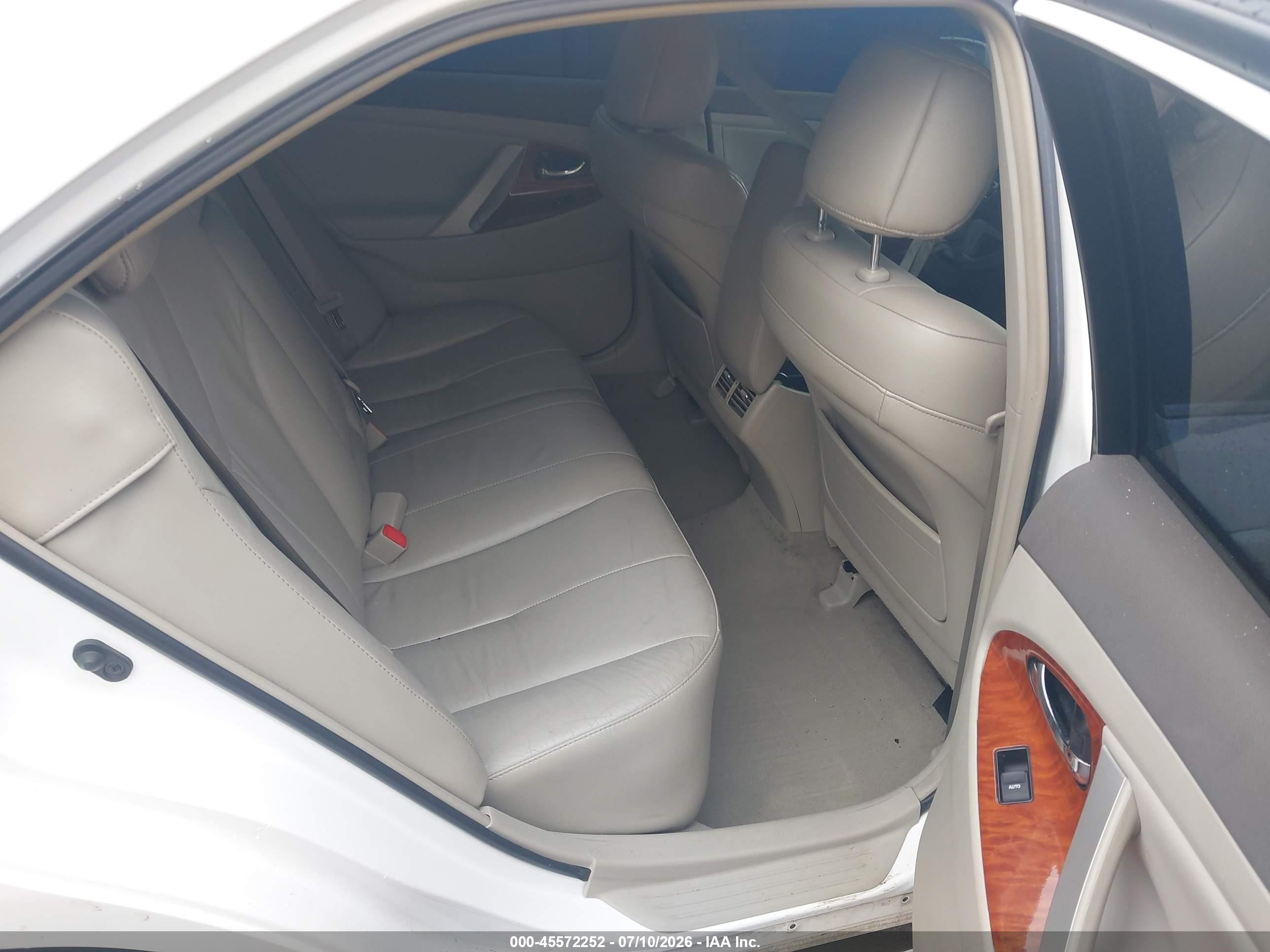 2011 Toyota Camry Hybrid   White vin: 4T1BB3EK2BU132487
