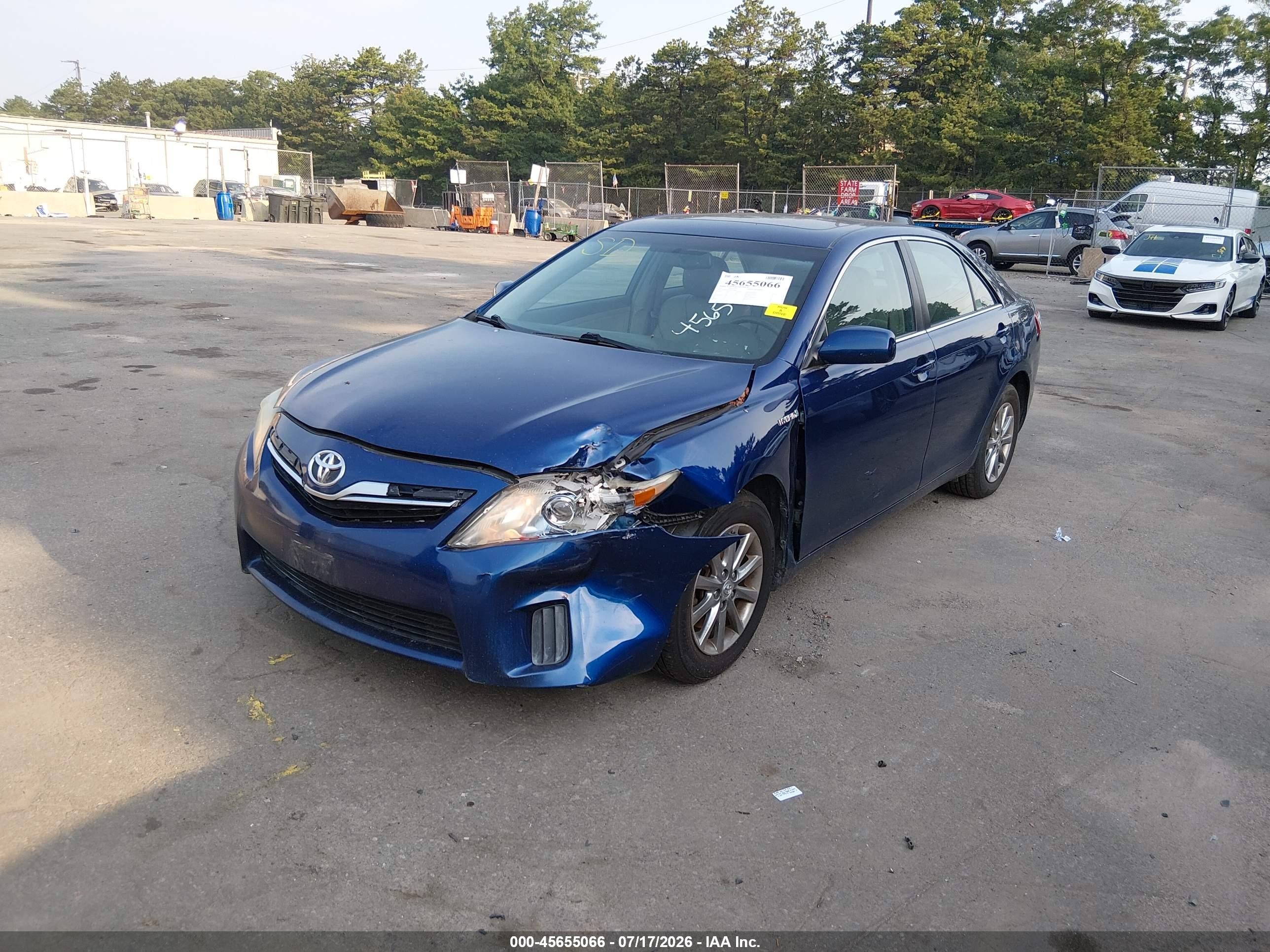 2011 Toyota Camry Hybrid   Blue vin: 4T1BB3EK3BU130683