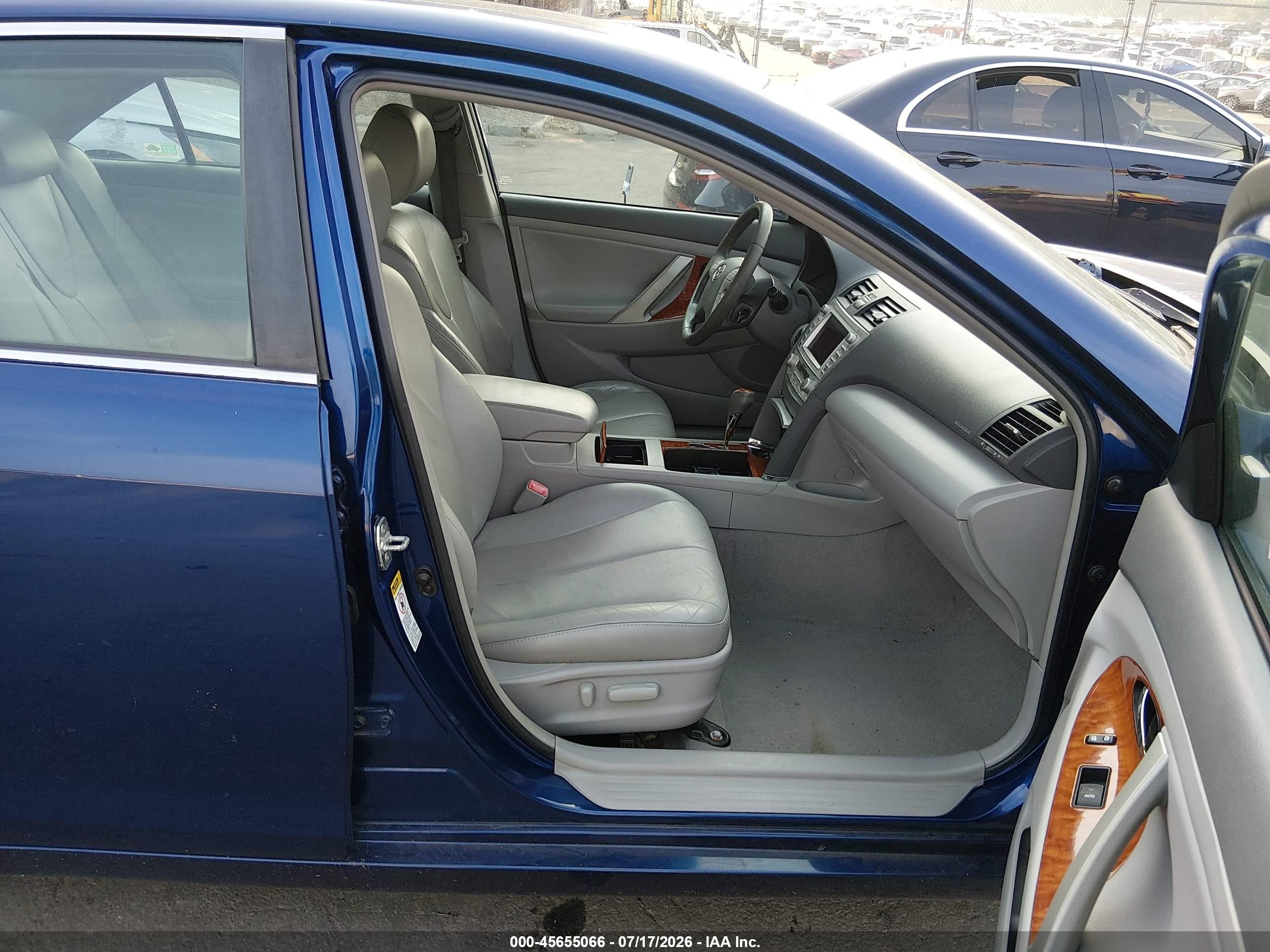 2011 Toyota Camry Hybrid   Blue vin: 4T1BB3EK3BU130683