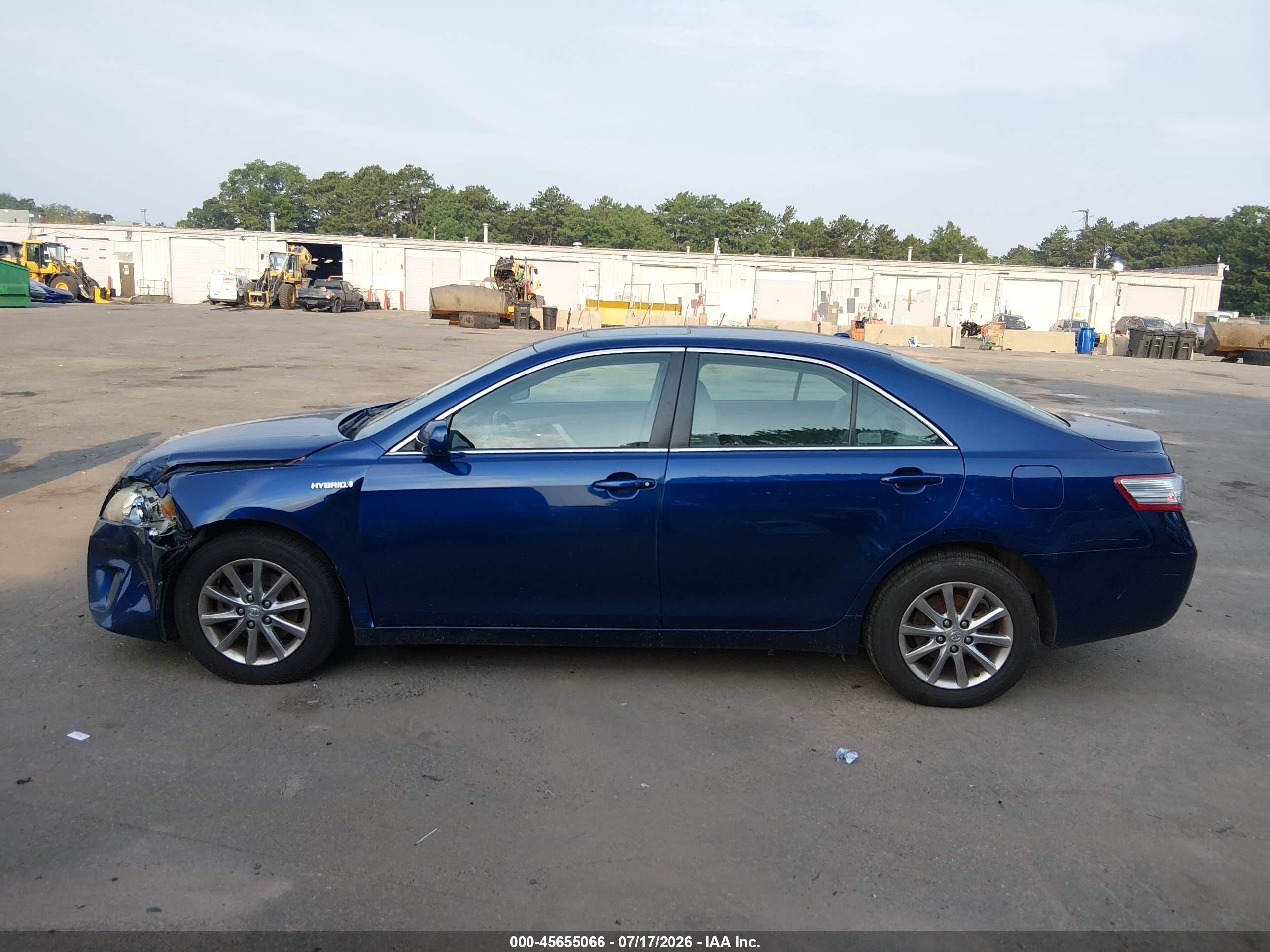 2011 Toyota Camry Hybrid   Blue vin: 4T1BB3EK3BU130683