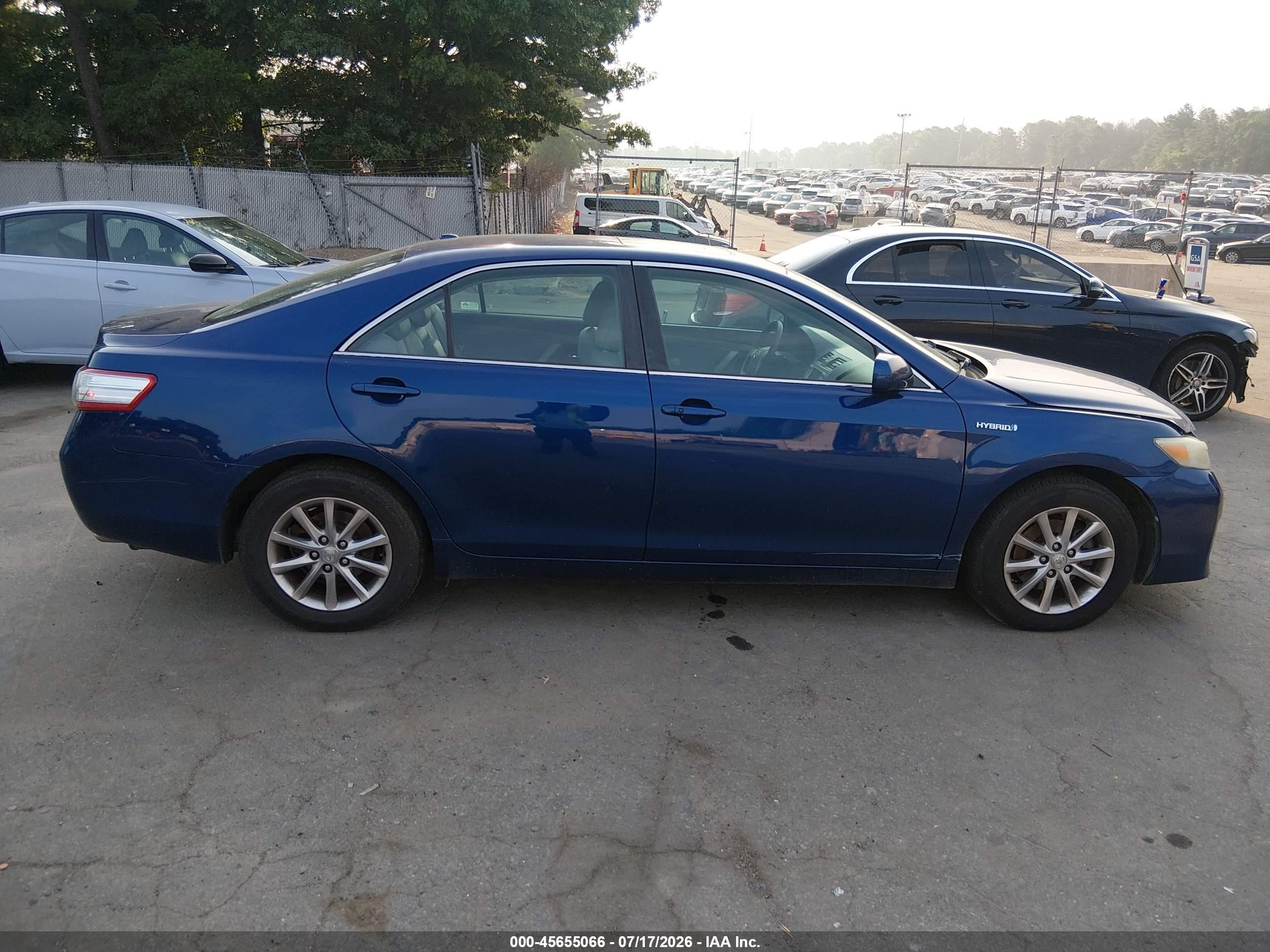 2011 Toyota Camry Hybrid   Blue vin: 4T1BB3EK3BU130683