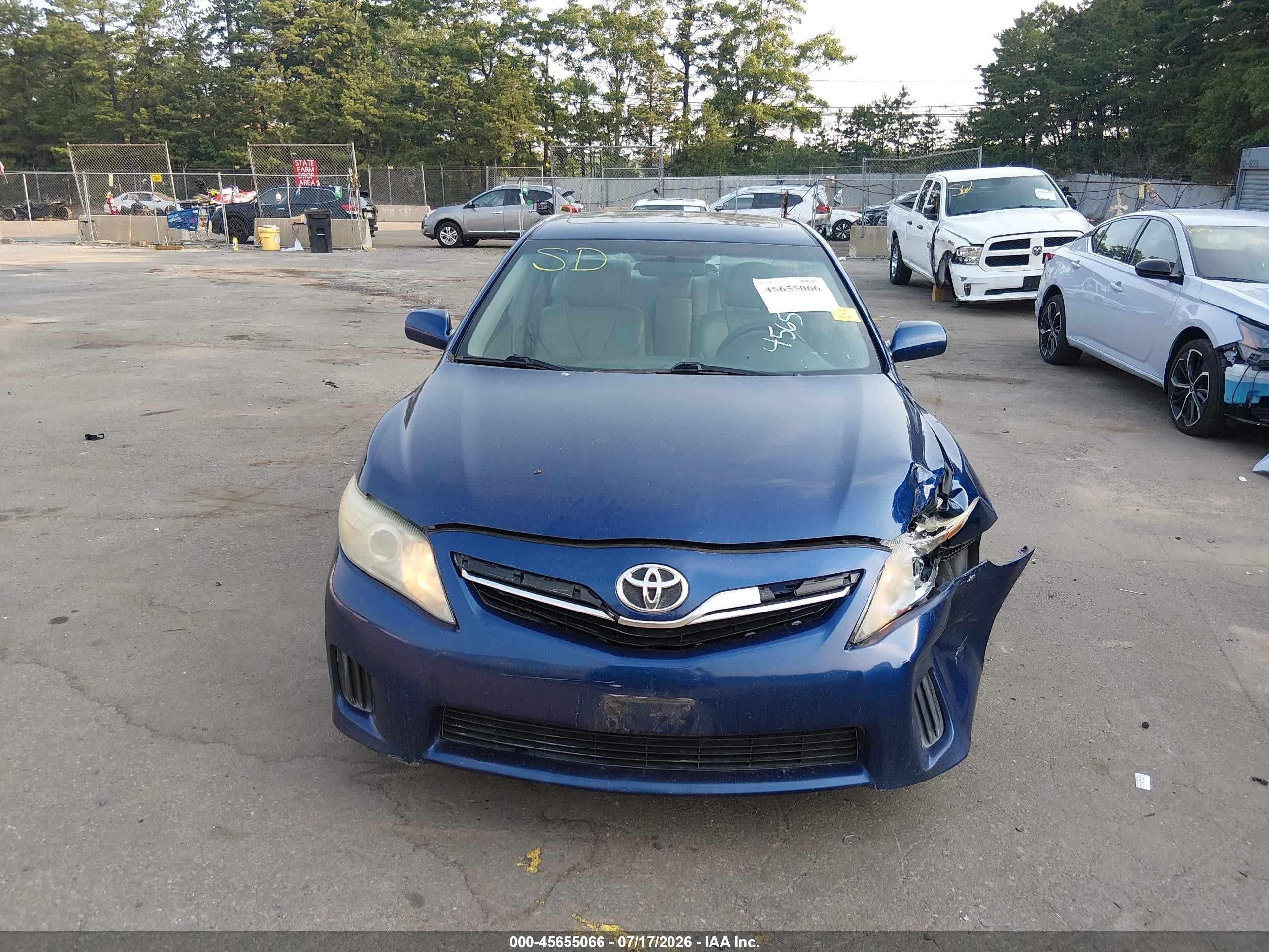 2011 Toyota Camry Hybrid   Blue vin: 4T1BB3EK3BU130683