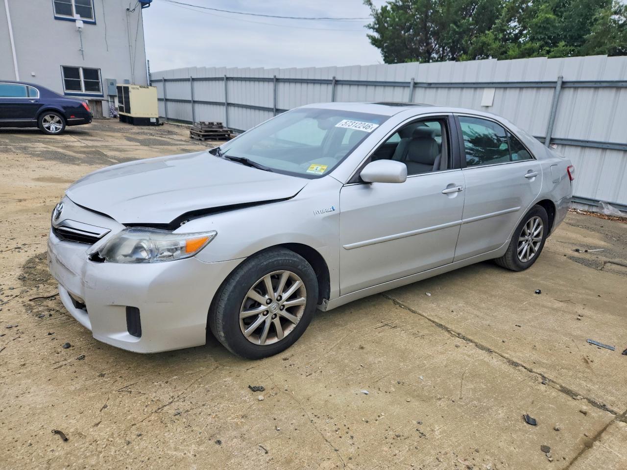 2011 Toyota Camry Hybrid Silver vin: 4T1BB3EK3BU131638