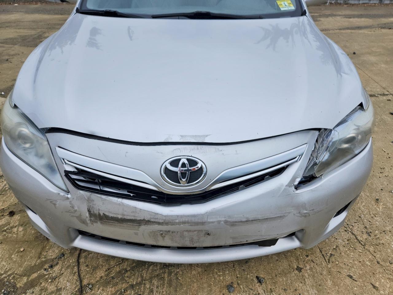 2011 Toyota Camry Hybrid Silver vin: 4T1BB3EK3BU131638