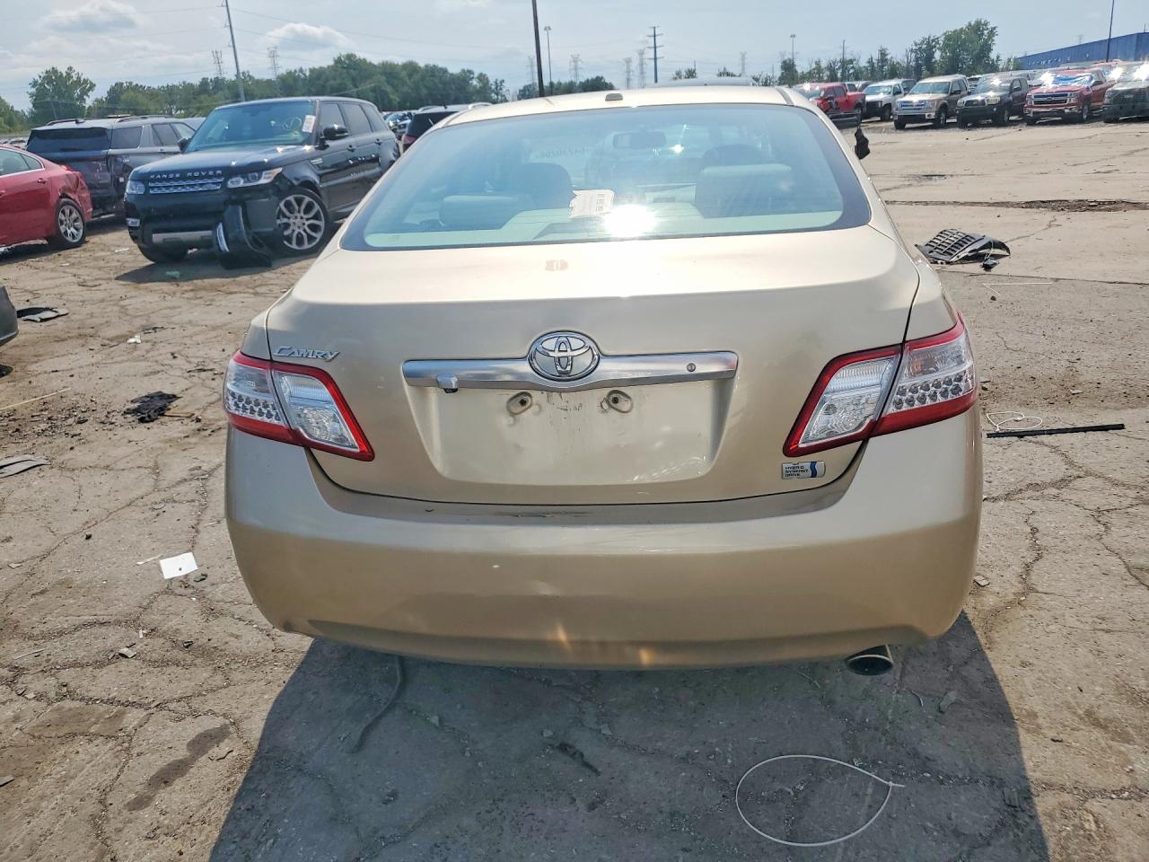 2011 Toyota Camry Hybrid Gold vin: 4T1BB3EK3BU133972