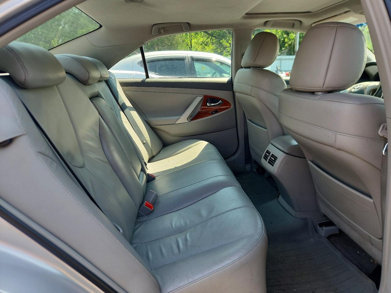 2011 Toyota Camry Hybrid Silver vin: 4T1BB3EK3BU136872