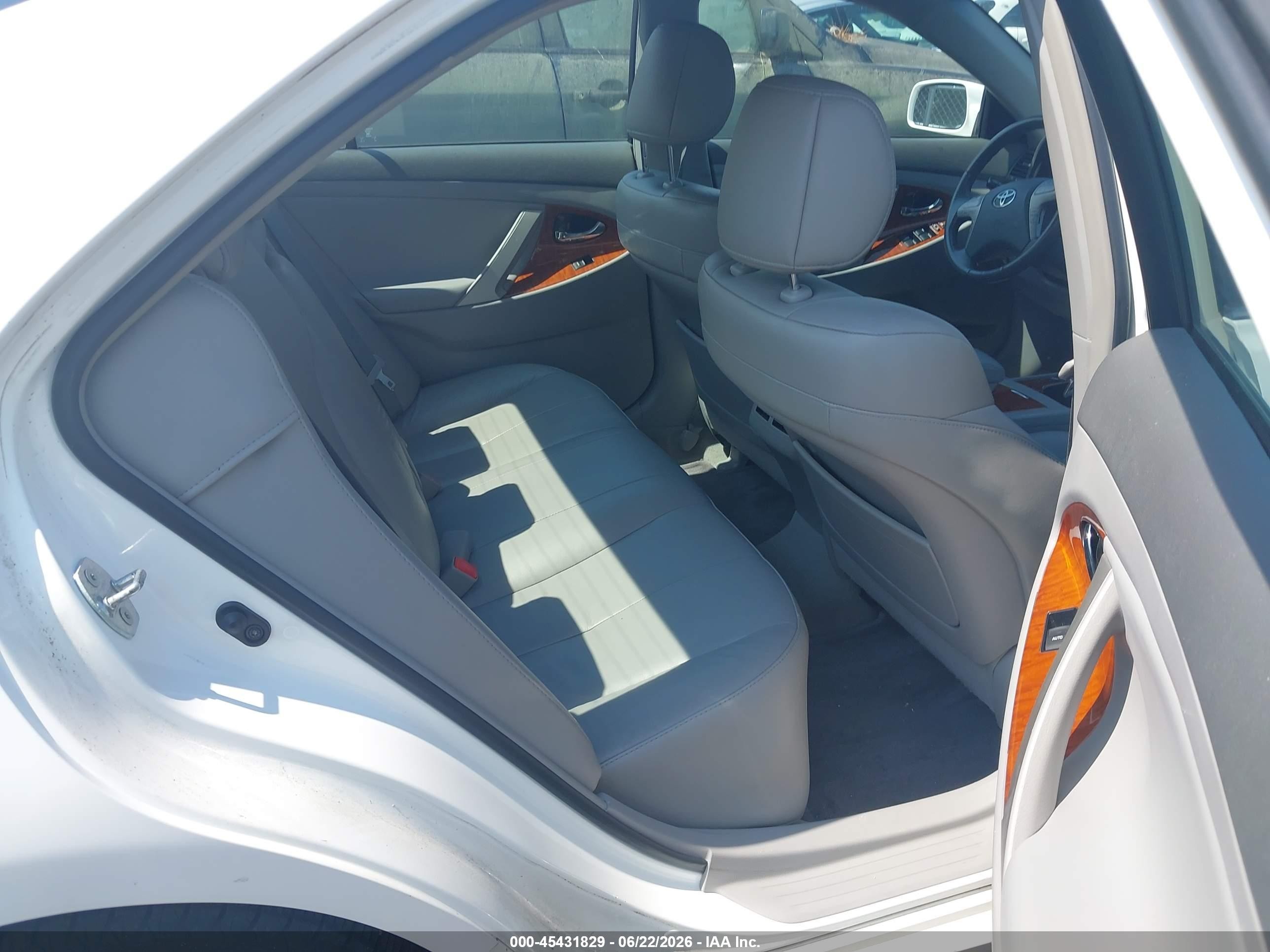 2011 Toyota Camry Hybrid   White vin: 4T1BB3EK4BU131194