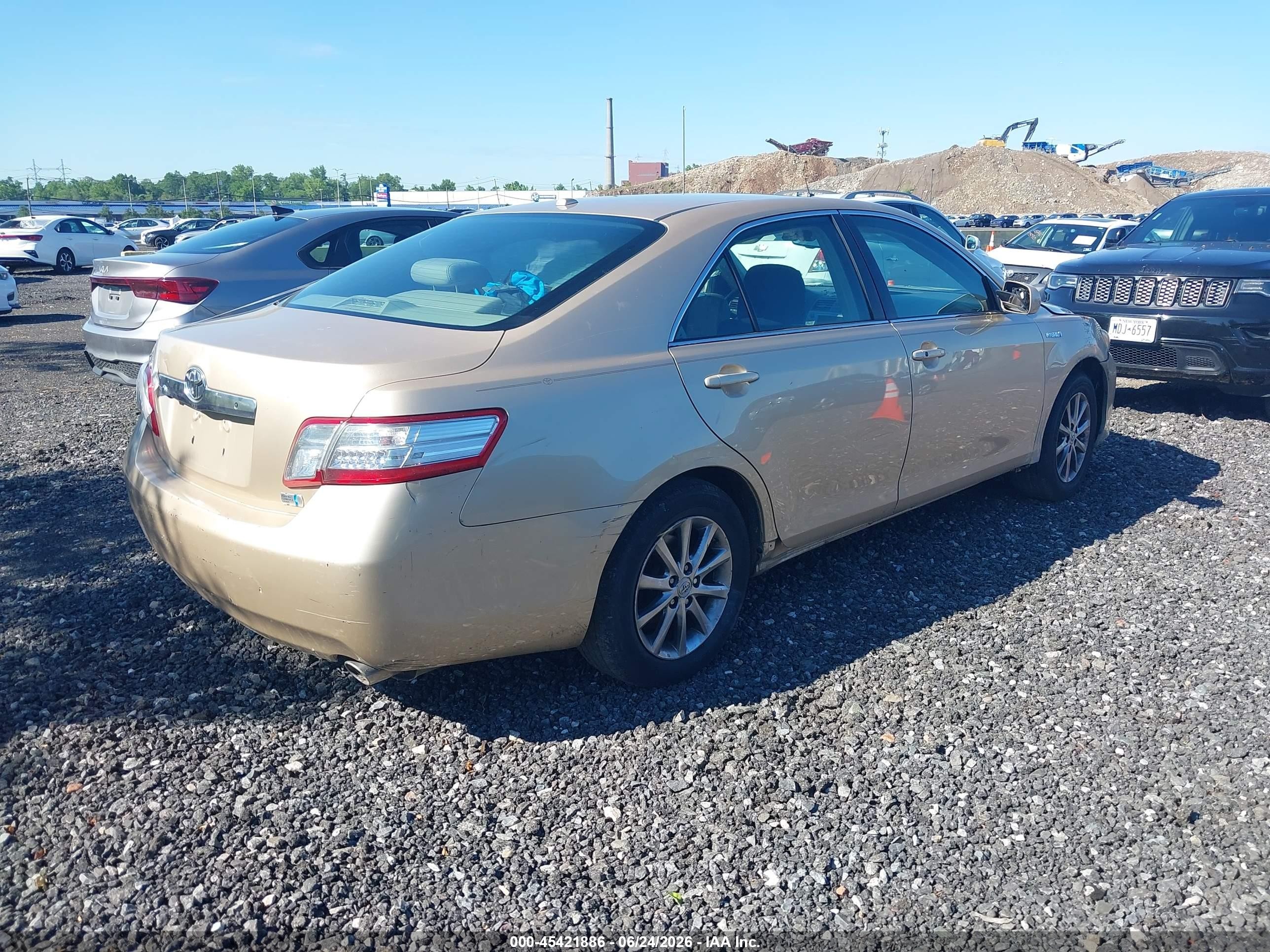 2011 Toyota Camry Hybrid   Gold vin: 4T1BB3EK4BU131633