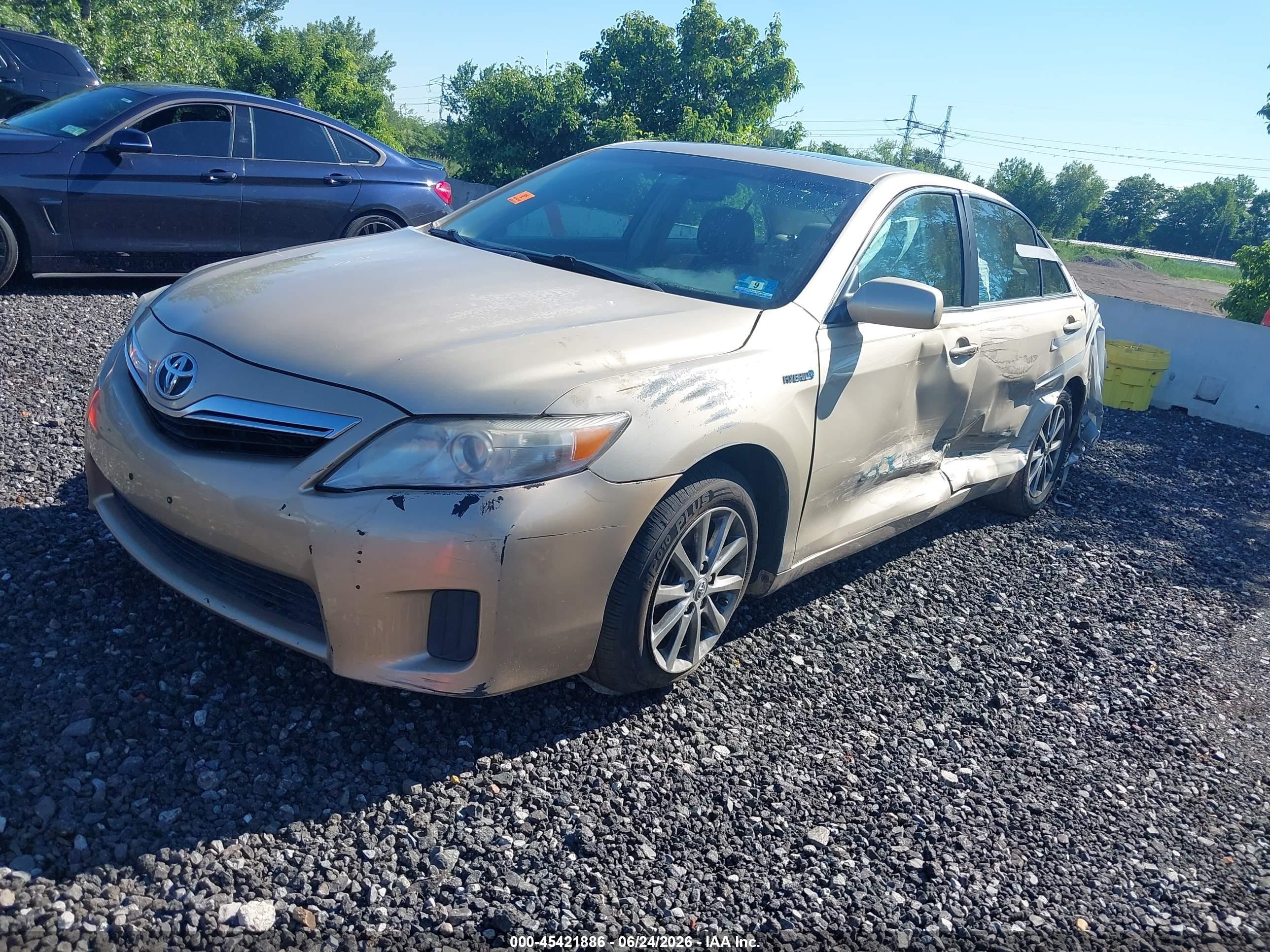 2011 Toyota Camry Hybrid   Gold vin: 4T1BB3EK4BU131633