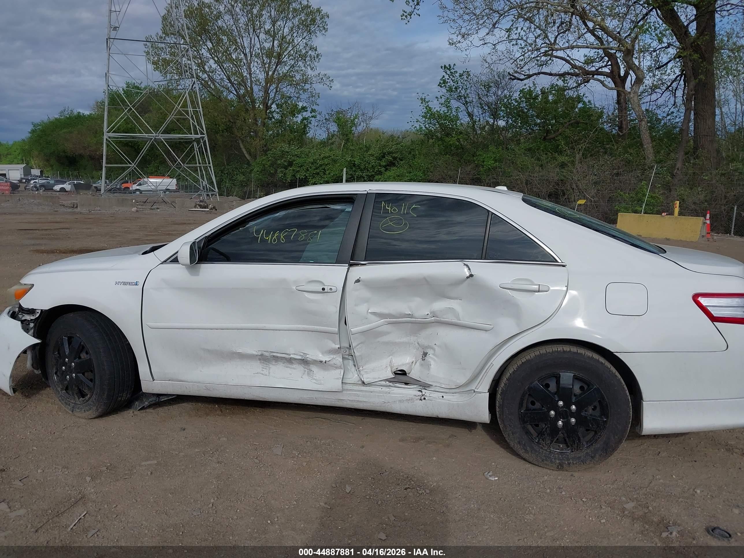 2011 Toyota Camry Hybrid   White vin: 4T1BB3EK5BU140115
